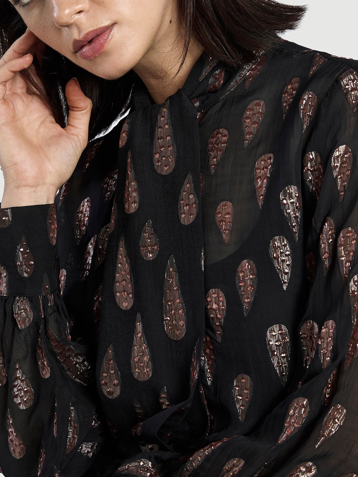 Blusa com gola de amarrar - Image 2