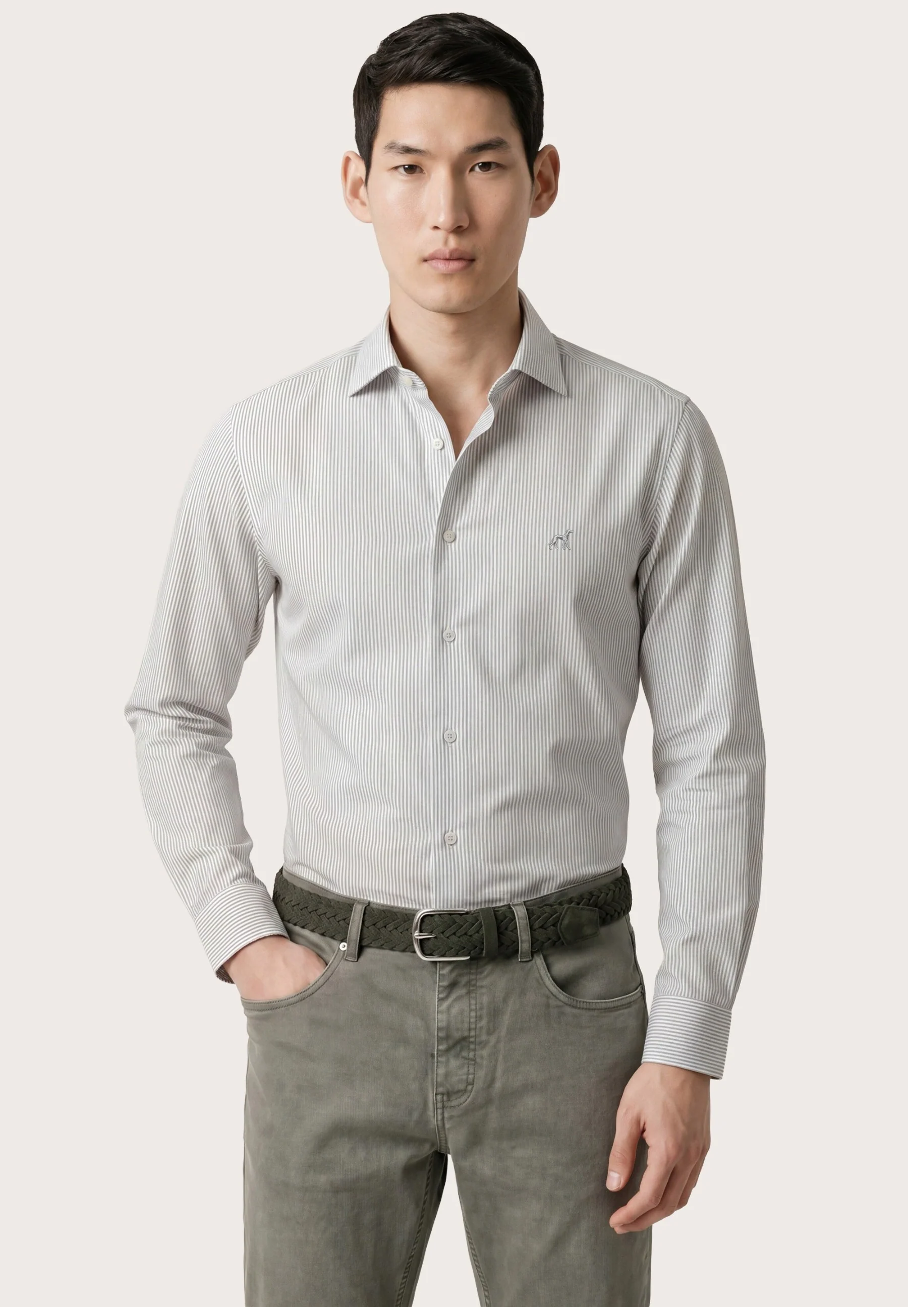 Calças Slim Fit Tingidas Em Pigmento Em Mistura De Tencel, Algodão E Elastano - Image 11