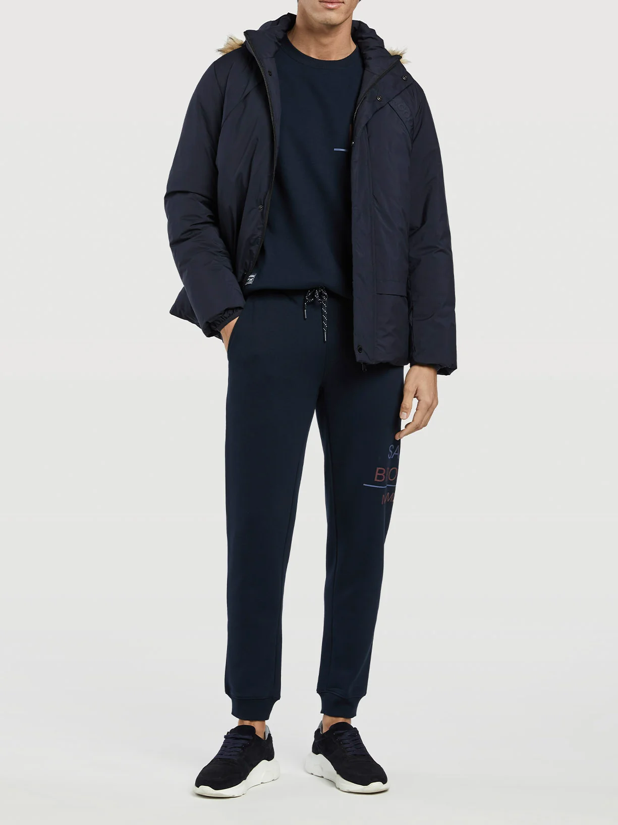 Calças sportswear da coleção Gen Z