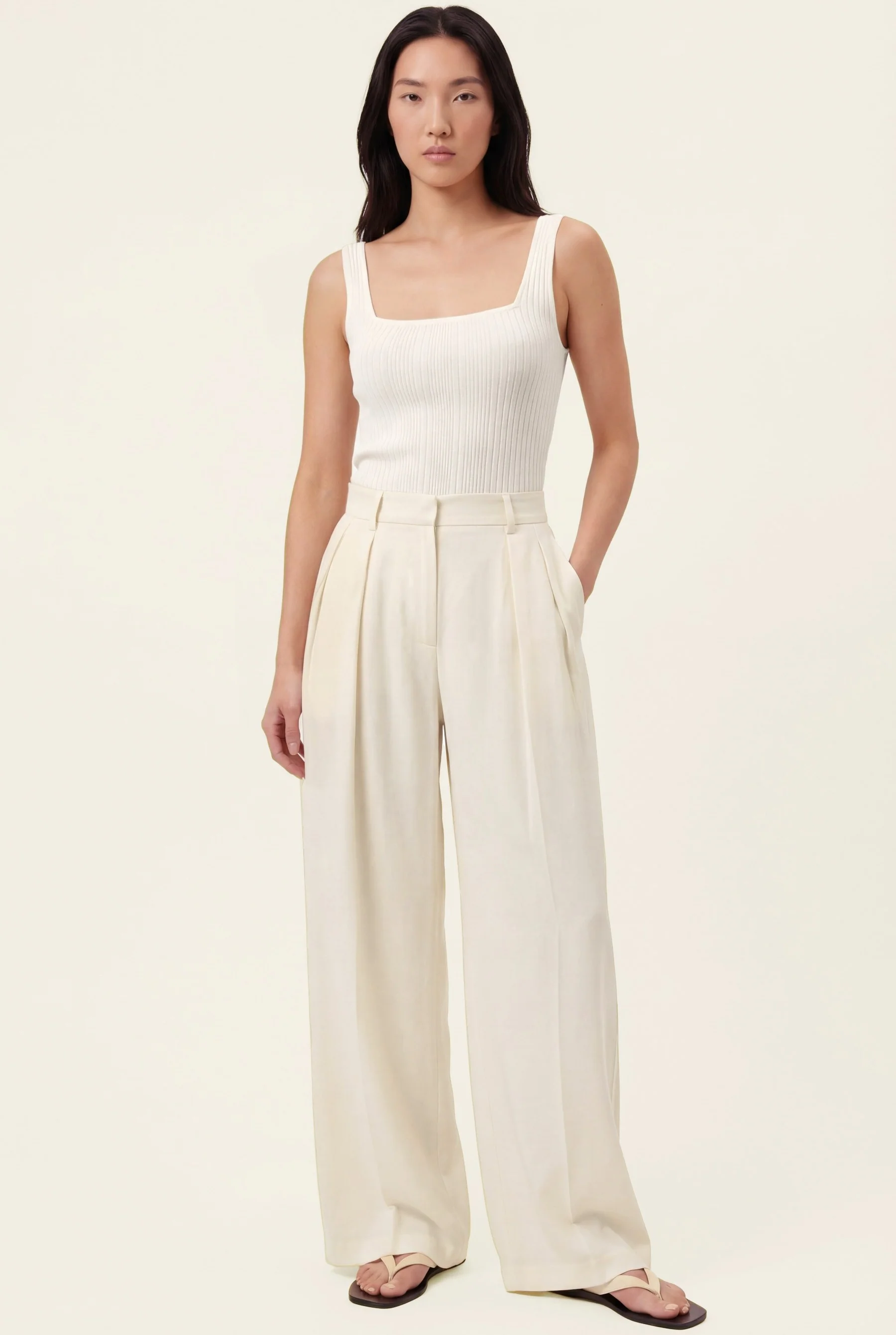 Calças Wide Leg Em Mistura De Tencel E Linho Com Pregas Invertidas - Image 6