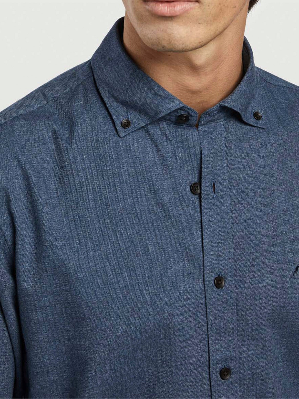 Camisa casual slim fit em tecido espinha - Image 2