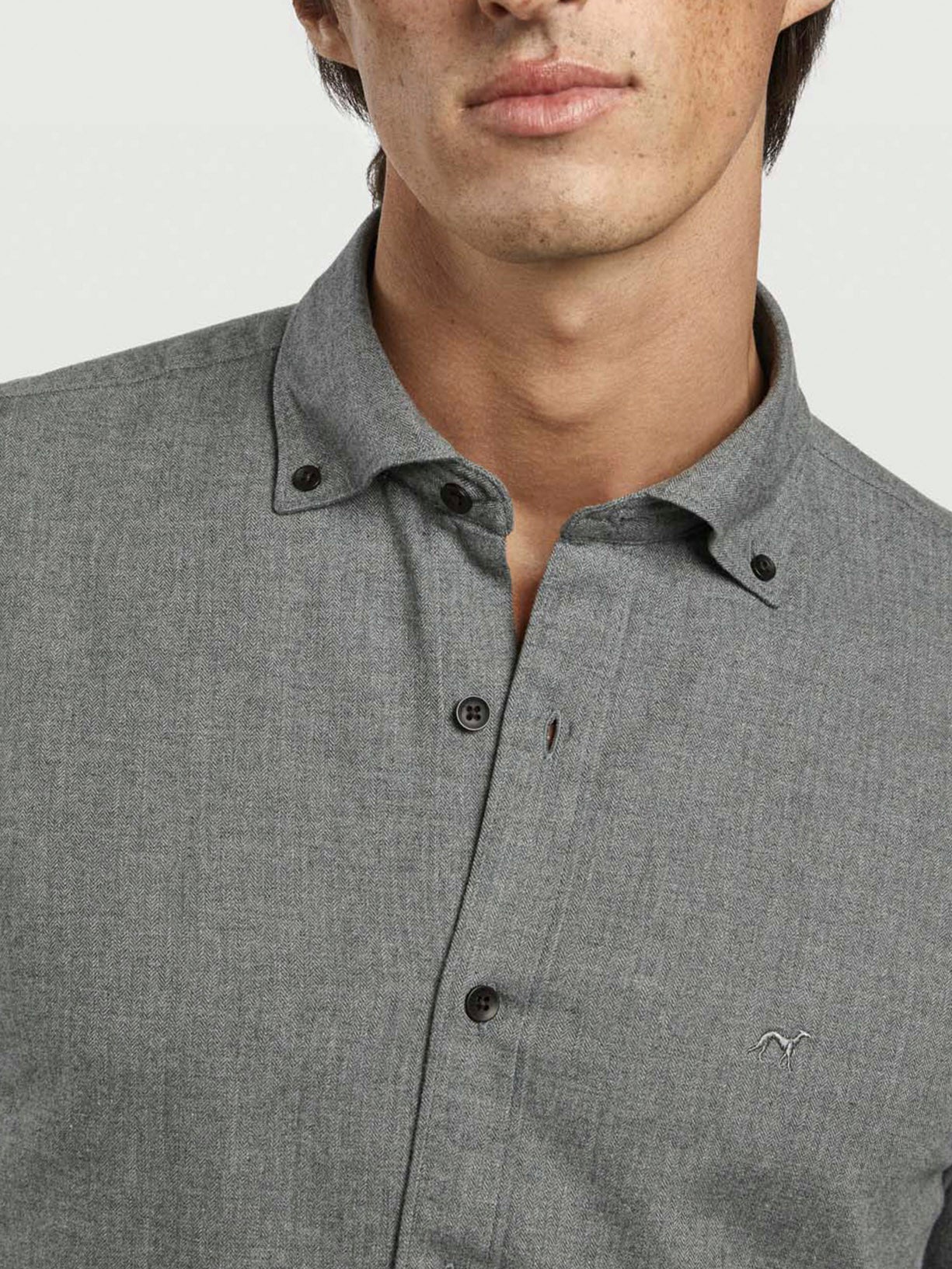 Camisa casual slim fit em tecido espinha