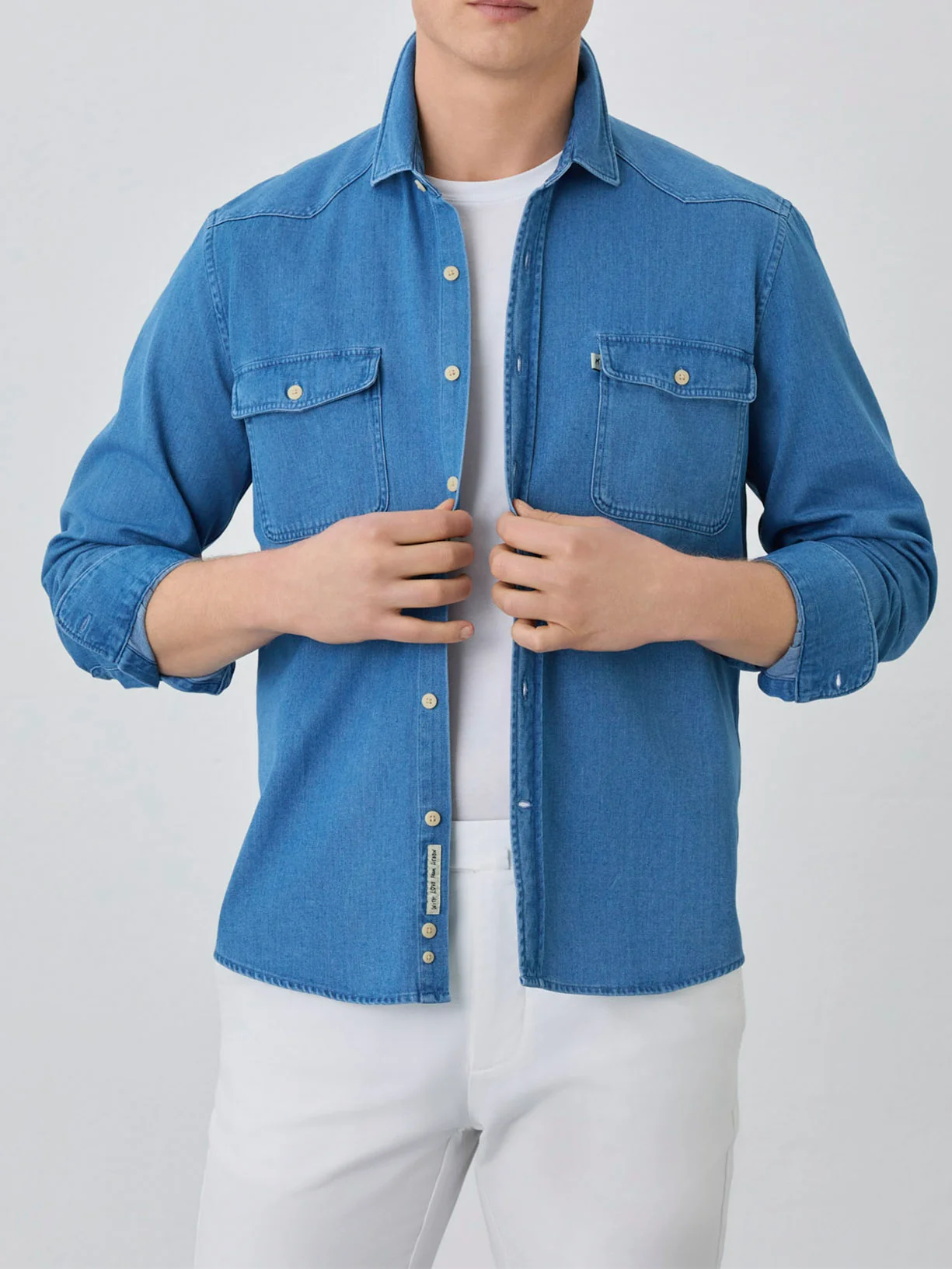Camisa De Denim Relaxed Fit Com Bolsos De Chapa Em Algodão - Image 3