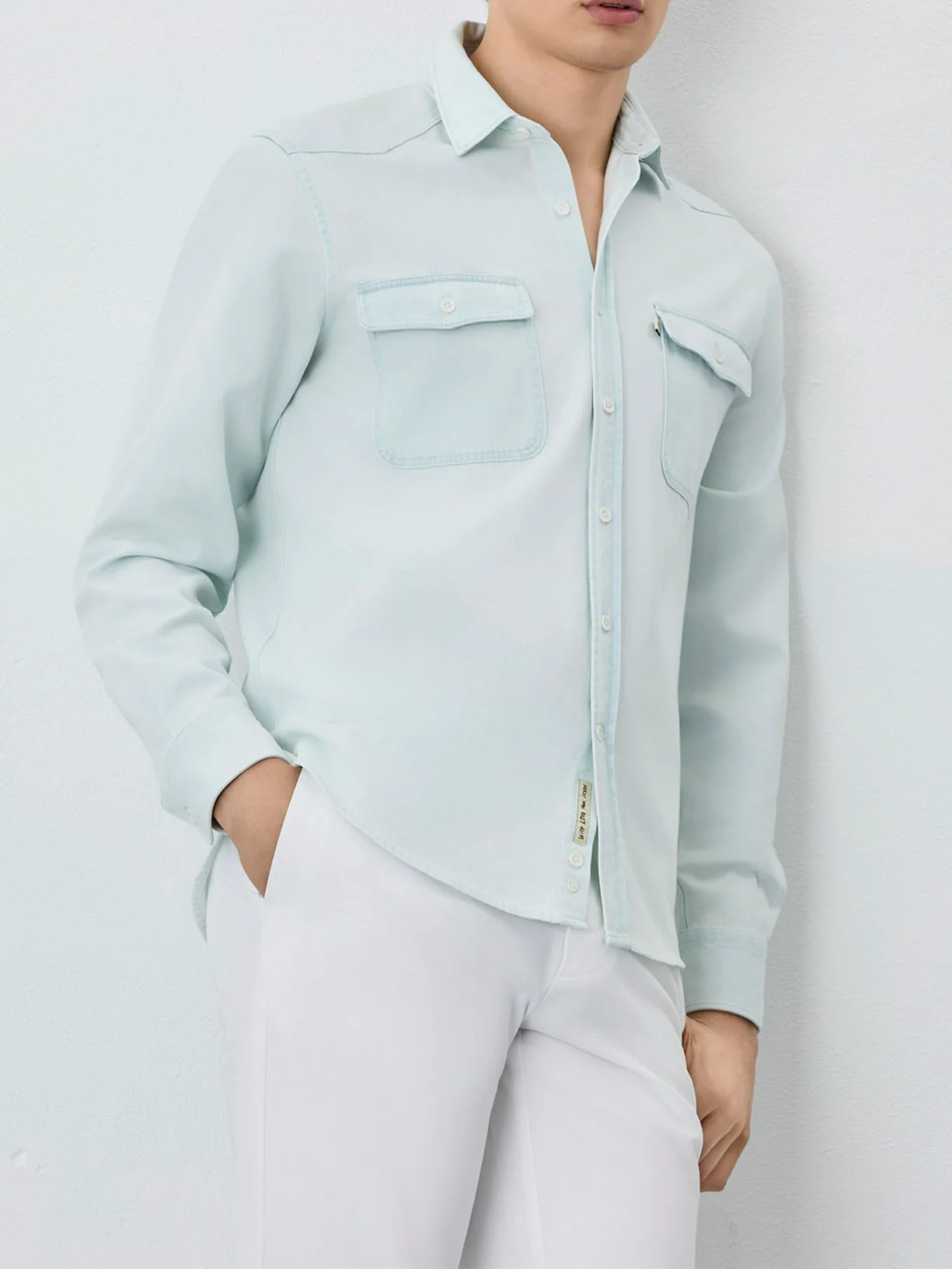 Camisa De Denim Relaxed Fit Com Bolsos De Chapa Em Algodão - Image 8