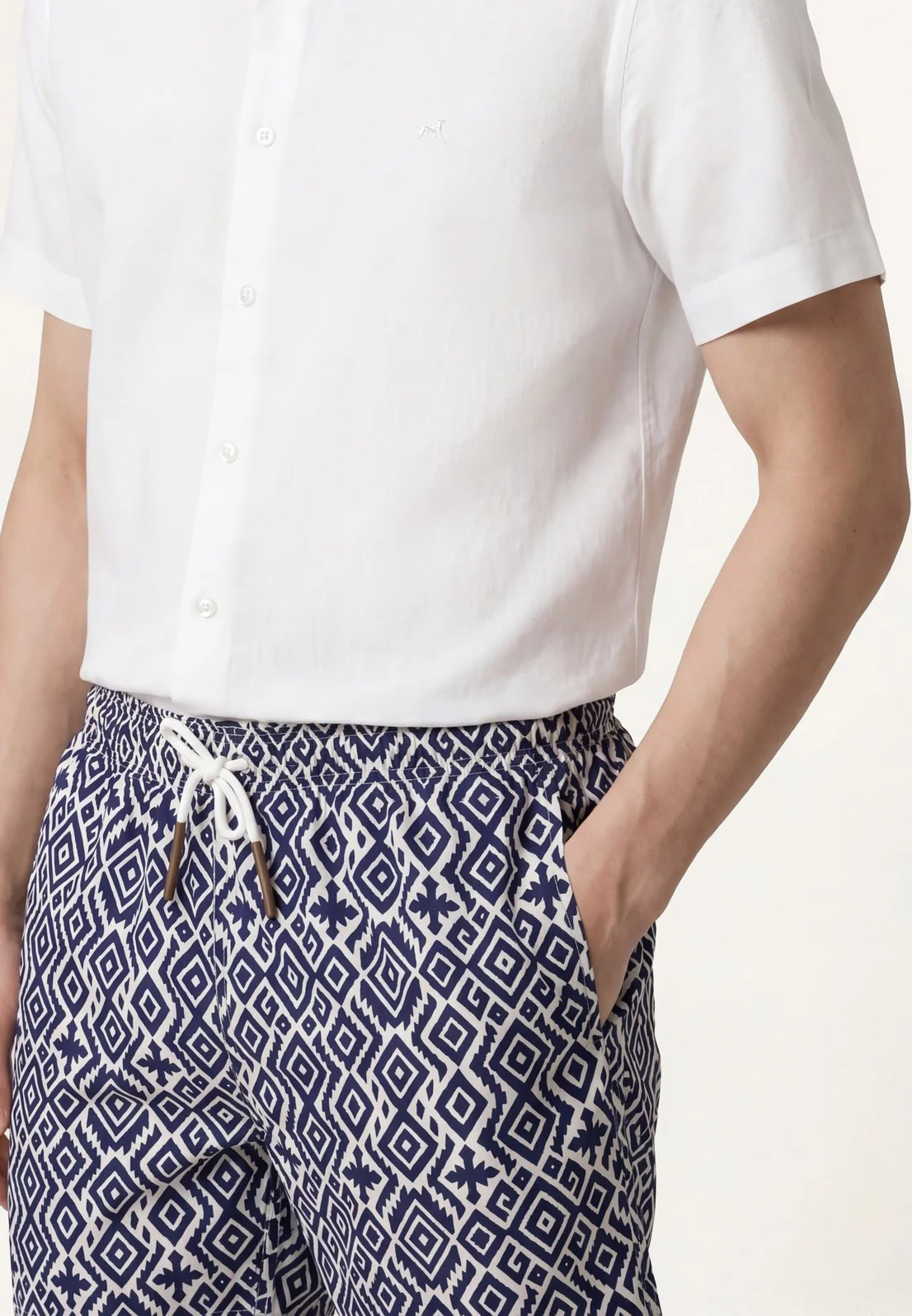 Camisa em puro linho manga curta com colarinho aberto, slim fit - Image 5