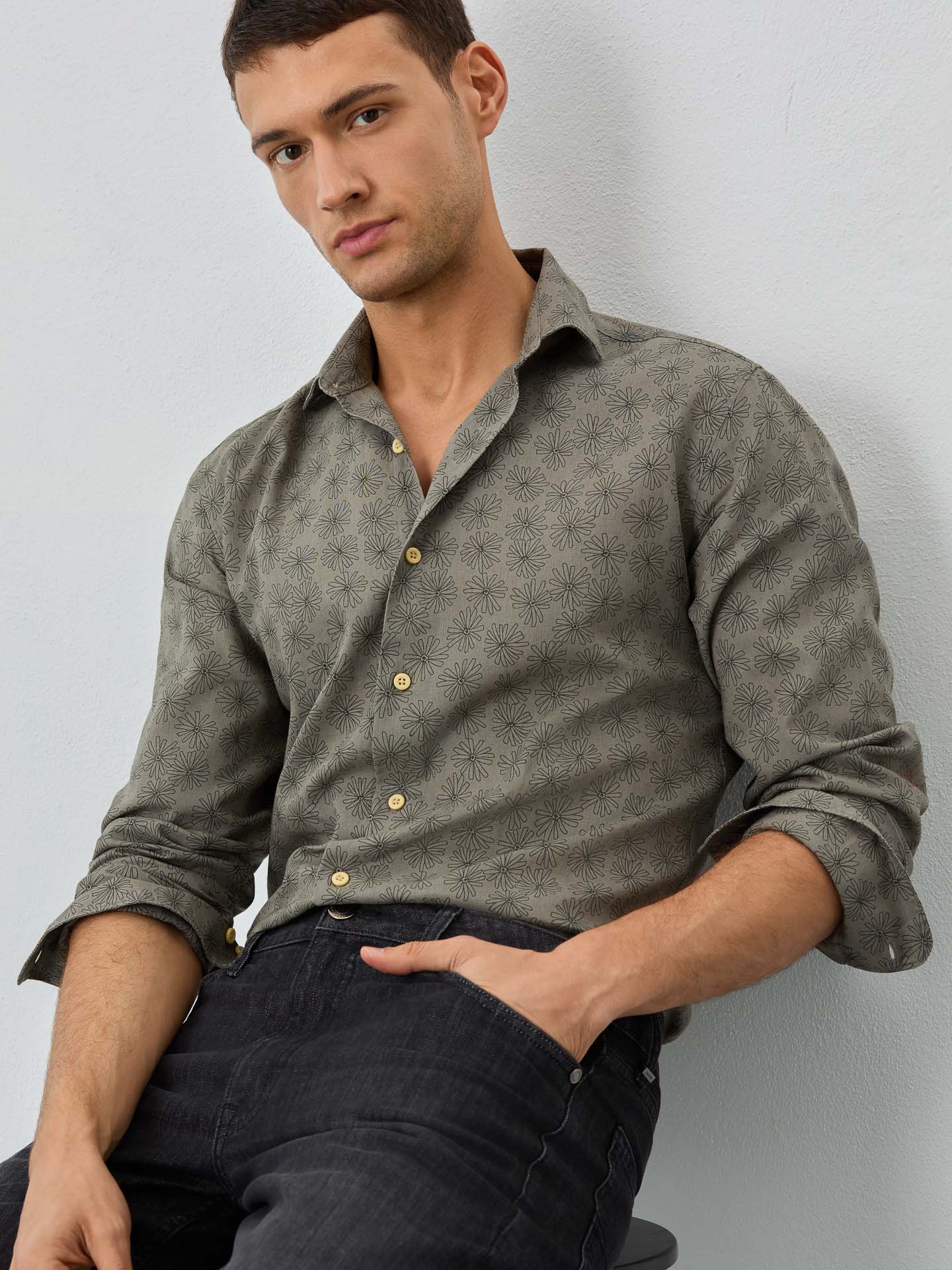 Camisa Fit Slim Com Colarinho Aberto Em Algodão Linho Estampado