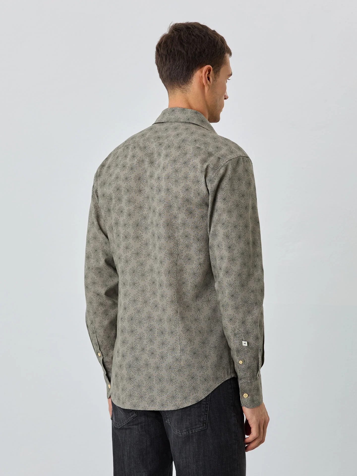 Camisa Fit Slim Com Colarinho Aberto Em Algodão Linho Estampado - Image 3