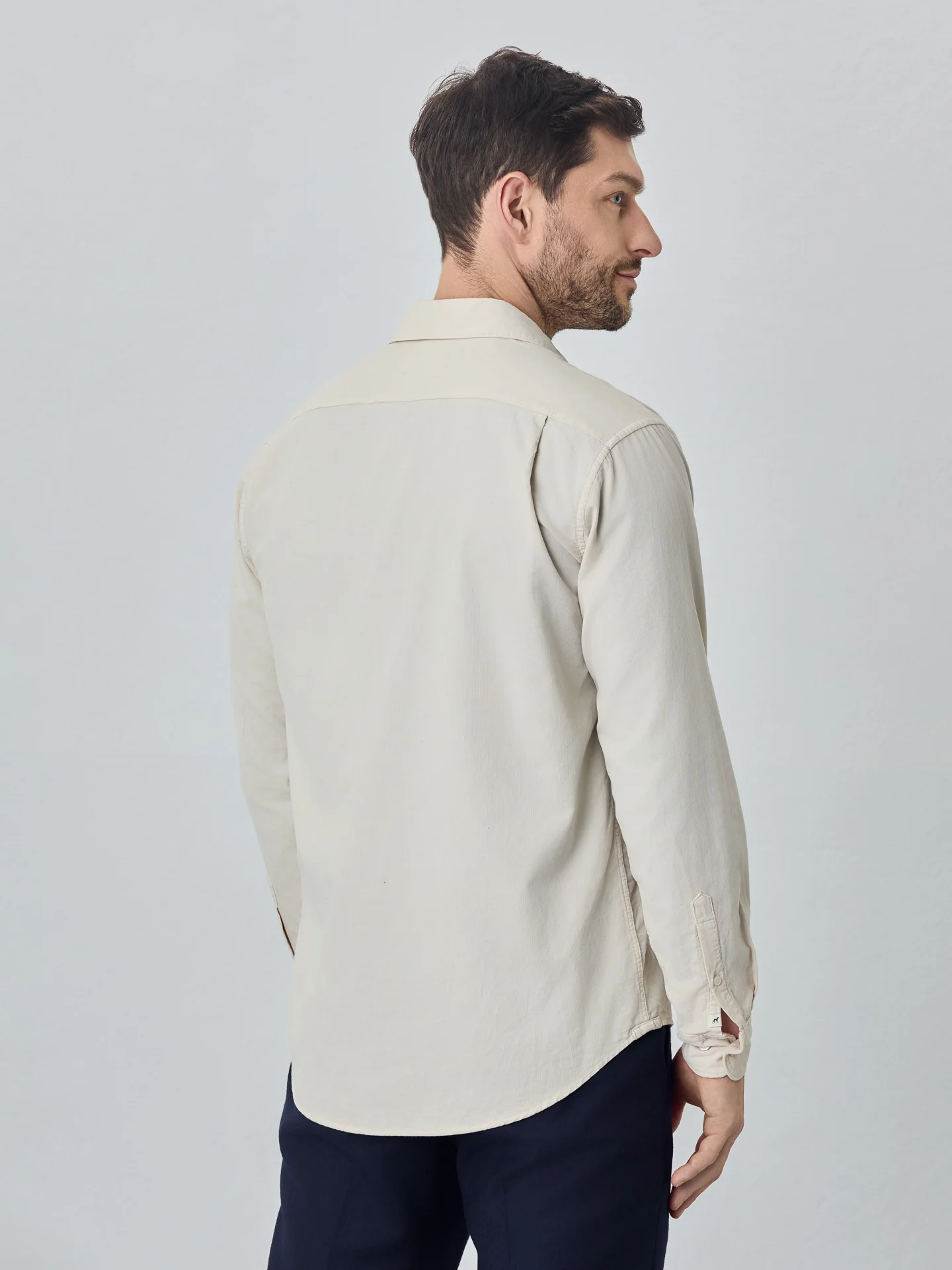 Camisa needlecord macio garment dye - Image 10