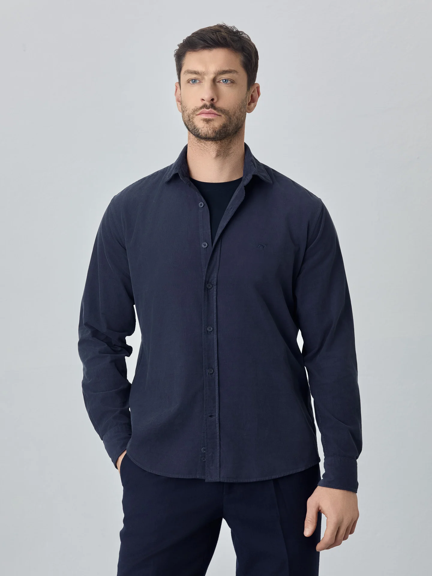 Camisa needlecord macio garment dye - Image 4