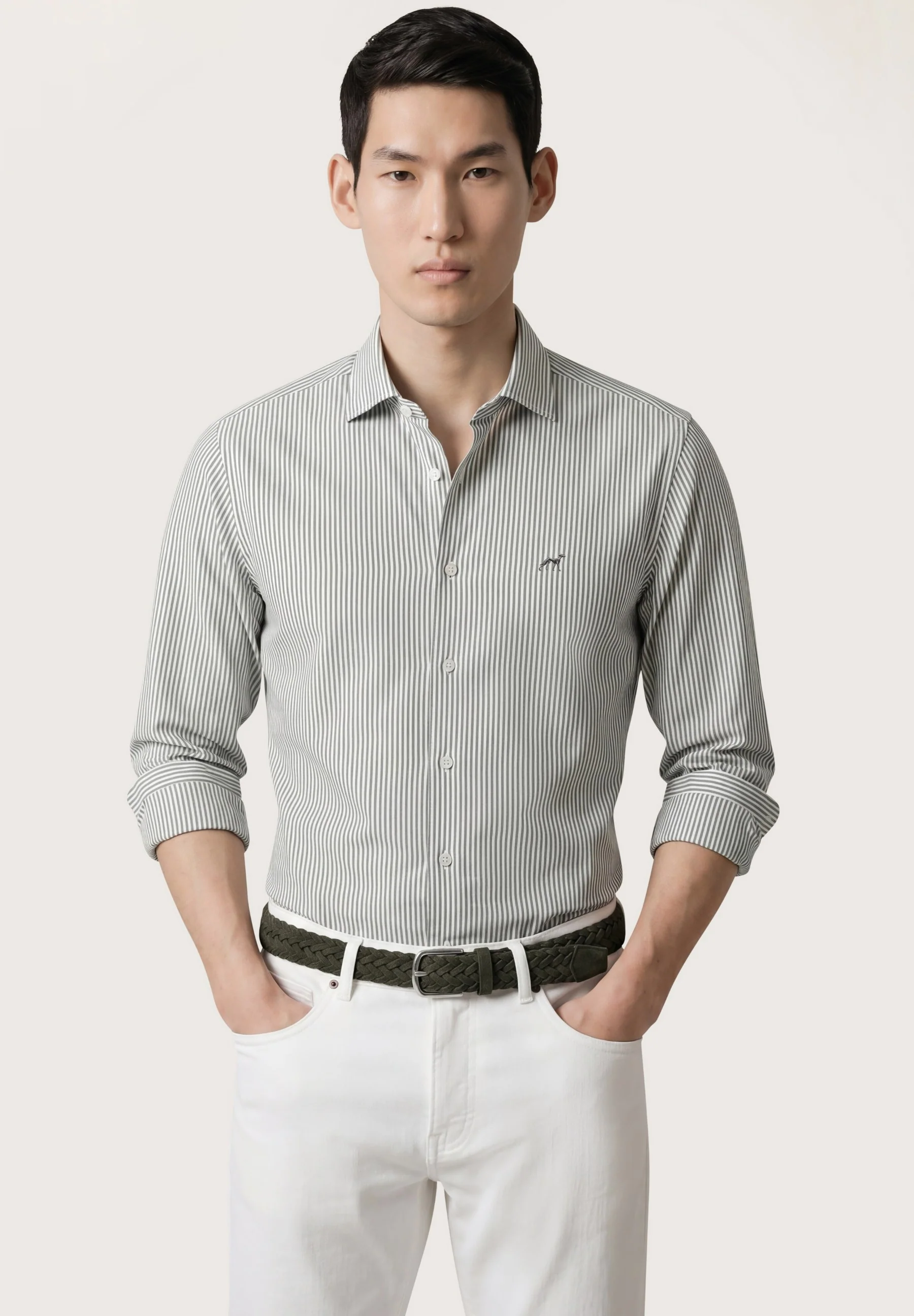 Camisa Oxford às riscas com colarinho aberto, slim fit