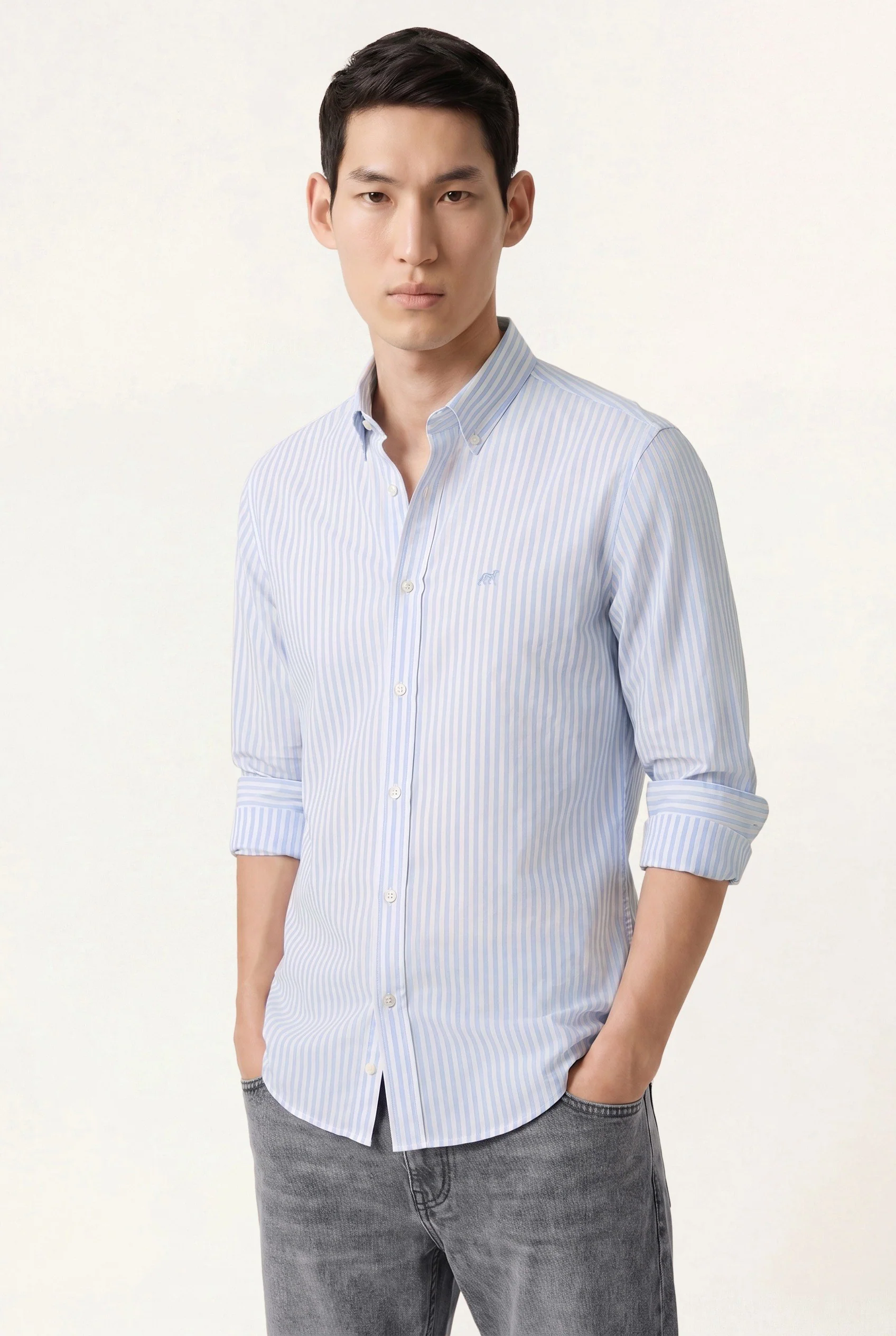 Camisa popleline às riscas com colarinho abotoado, slim fit - Image 7