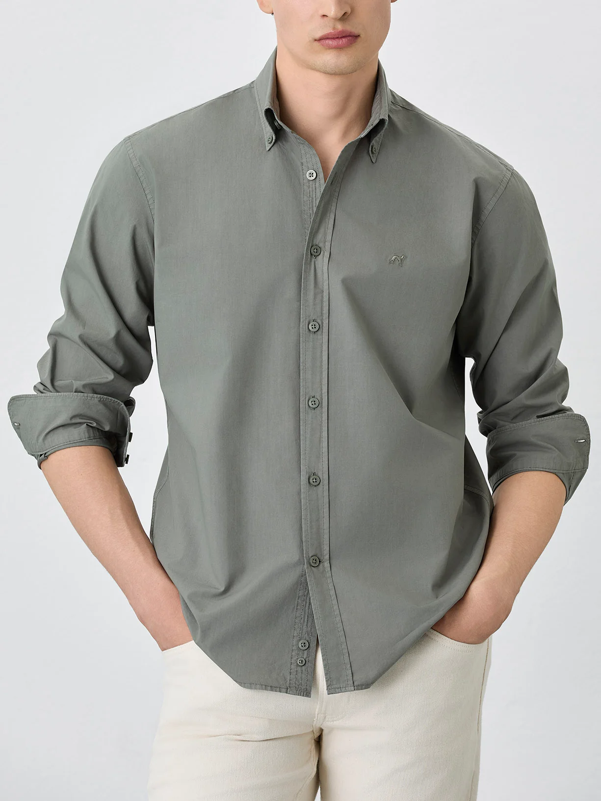 Camisa Regular Fit Com Colarinho De Botão Em Popeline De Algodão - Image 13