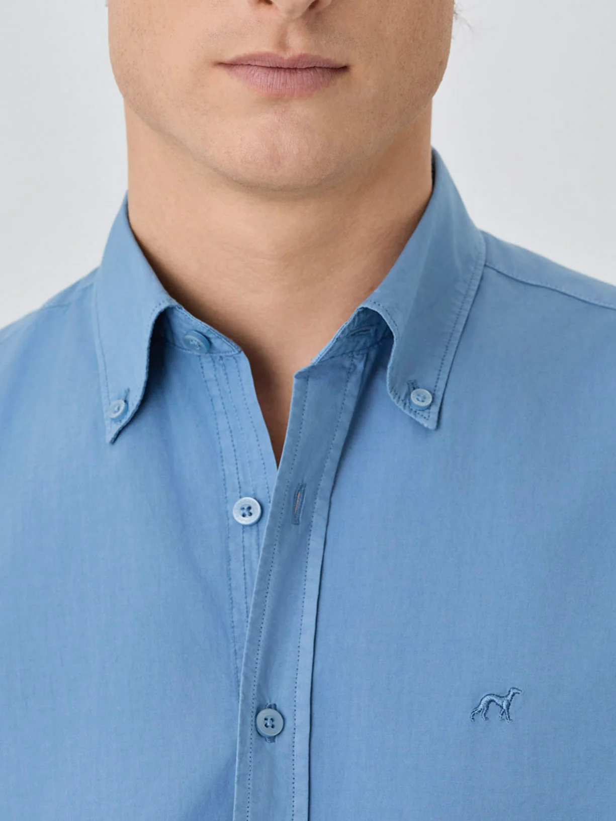 Camisa Regular Fit Com Colarinho De Botão Em Popeline De Algodão - Image 22
