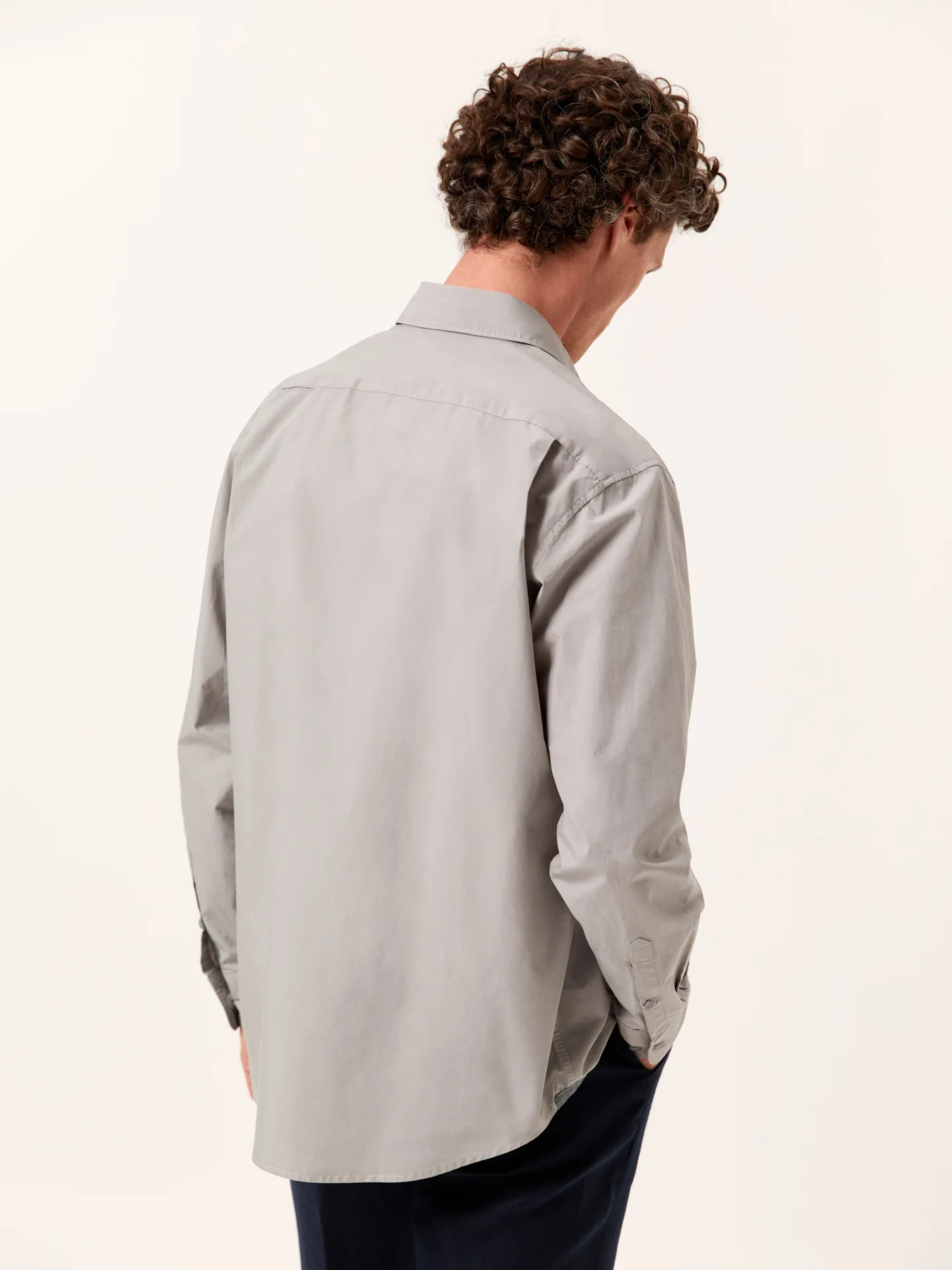 Camisa regular fit em popeline Overdye com colarinho aberto - Image 6