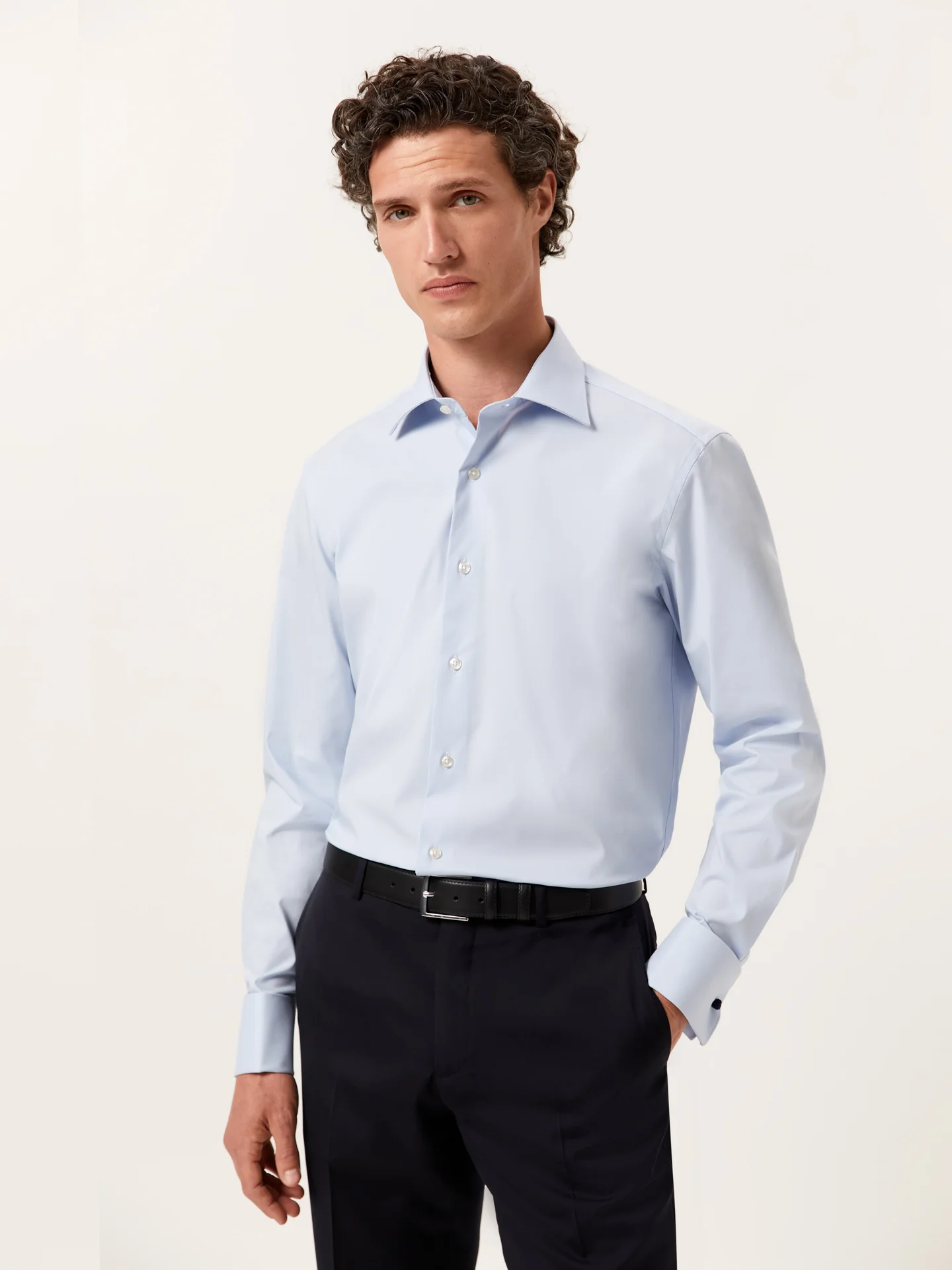 Camisa regular fit Performance em popeline com colarinho Oxford e punhos duplos