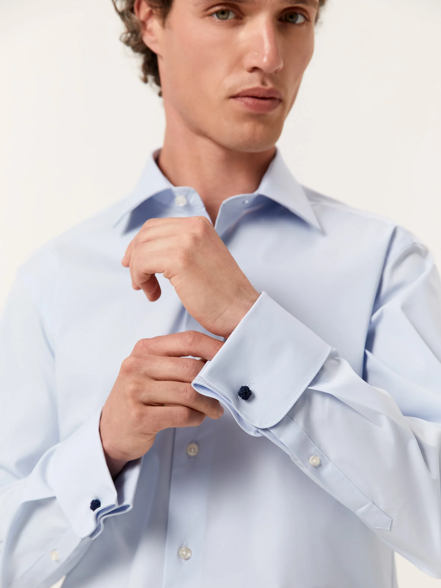 Camisa regular fit Performance em popeline com colarinho Oxford e punhos duplos - Image 2