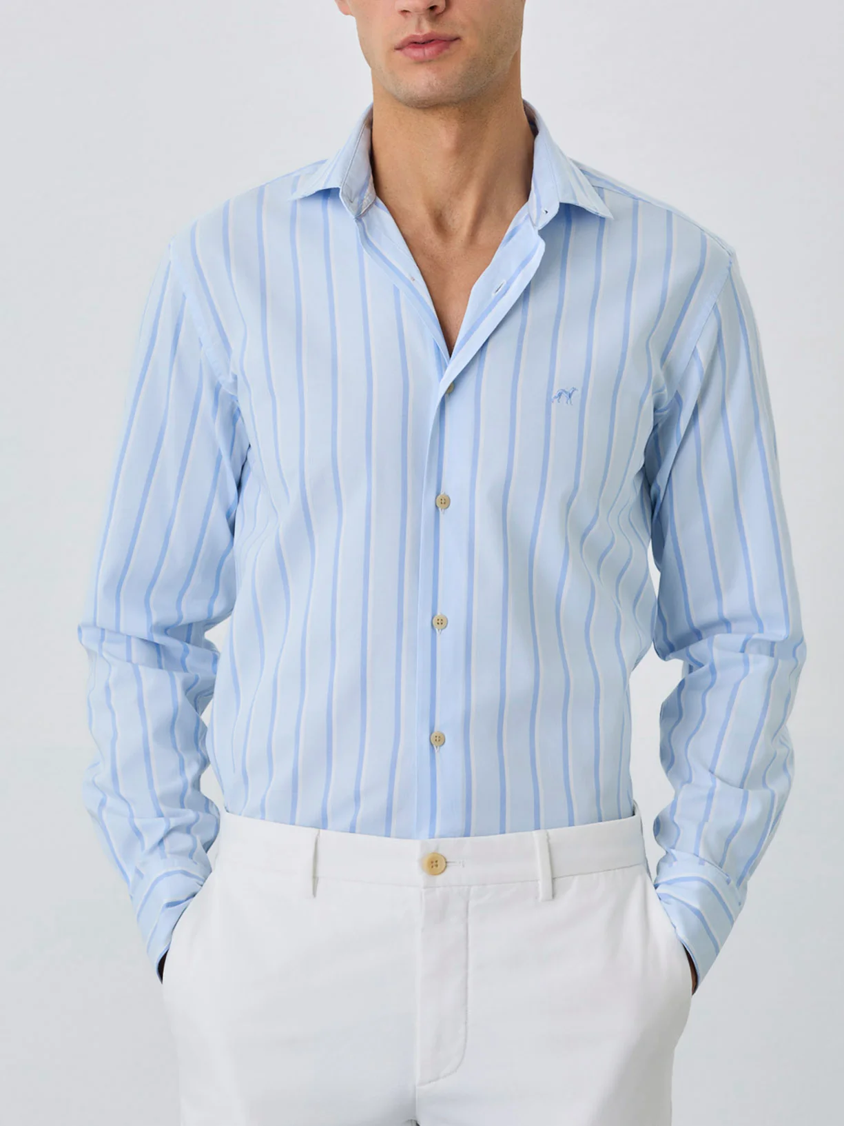 Camisa Slim Fit Com Colarinho Aberto Em Algodão BCI Com Riscas