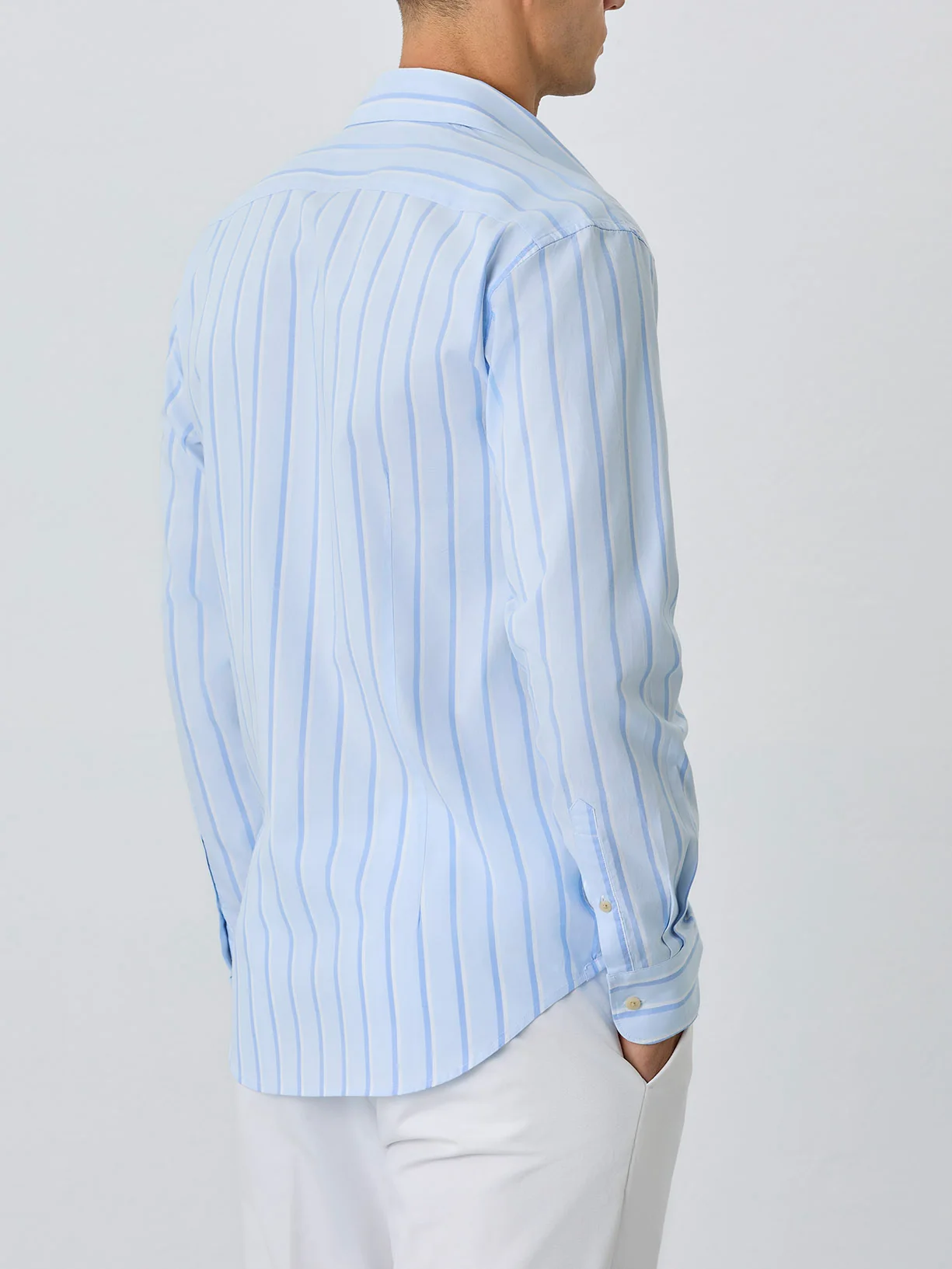 Camisa Slim Fit Com Colarinho Aberto Em Algodão BCI Com Riscas - Image 3