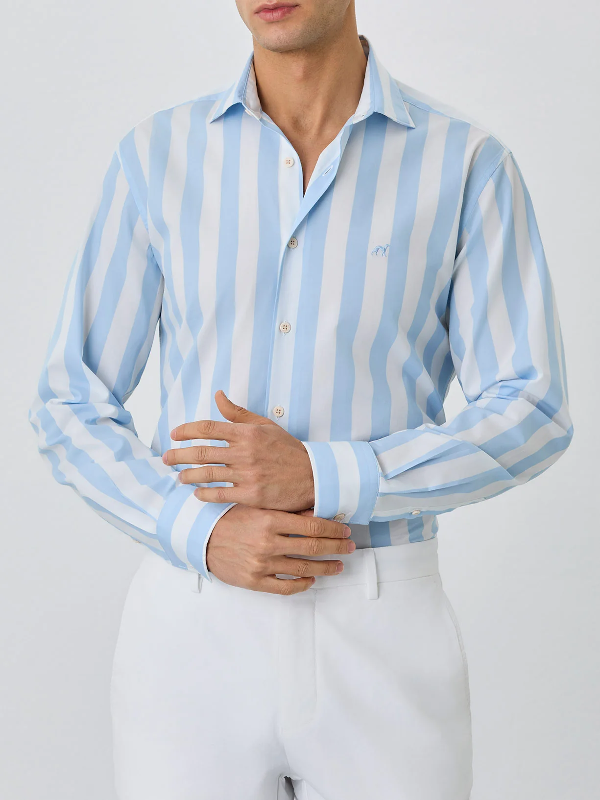 Camisa Slim Fit Com Colarinho Aberto Em Algodão BCI Com Riscas