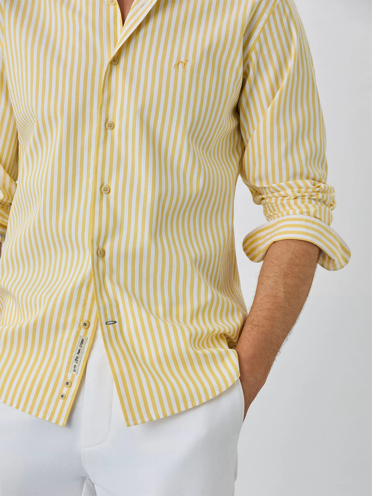 Camisa Slim Fit Com Colarinho Aberto Em Algodão BCI Com Riscas - Image 2