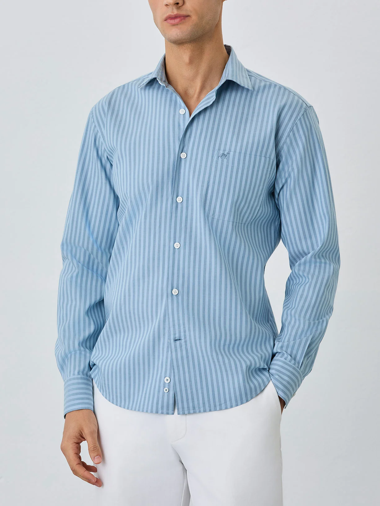 Camisa Slim Fit Com Colarinho Aberto Em Algodão BCI Com Riscas