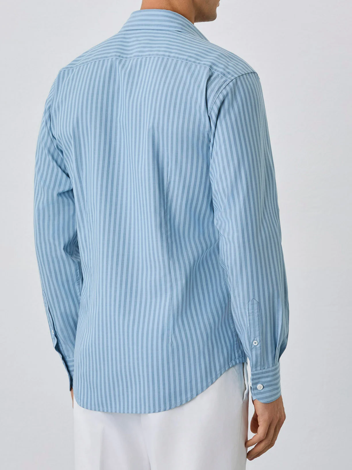 Camisa Slim Fit Com Colarinho Aberto Em Algodão BCI Com Riscas - Image 3
