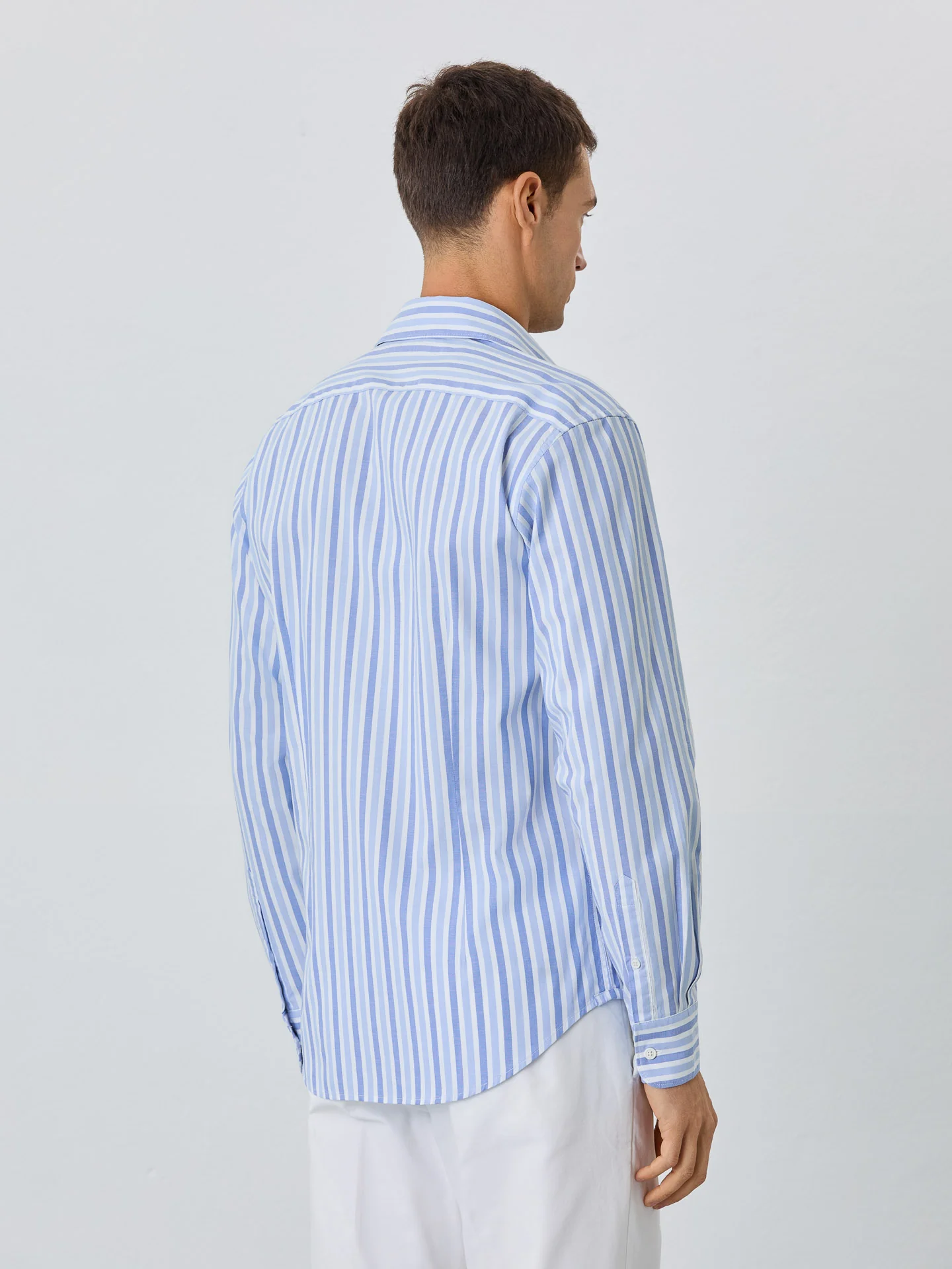 Camisa Slim Fit Com Colarinho Aberto Em Algodão BCI Com Riscas - Image 3