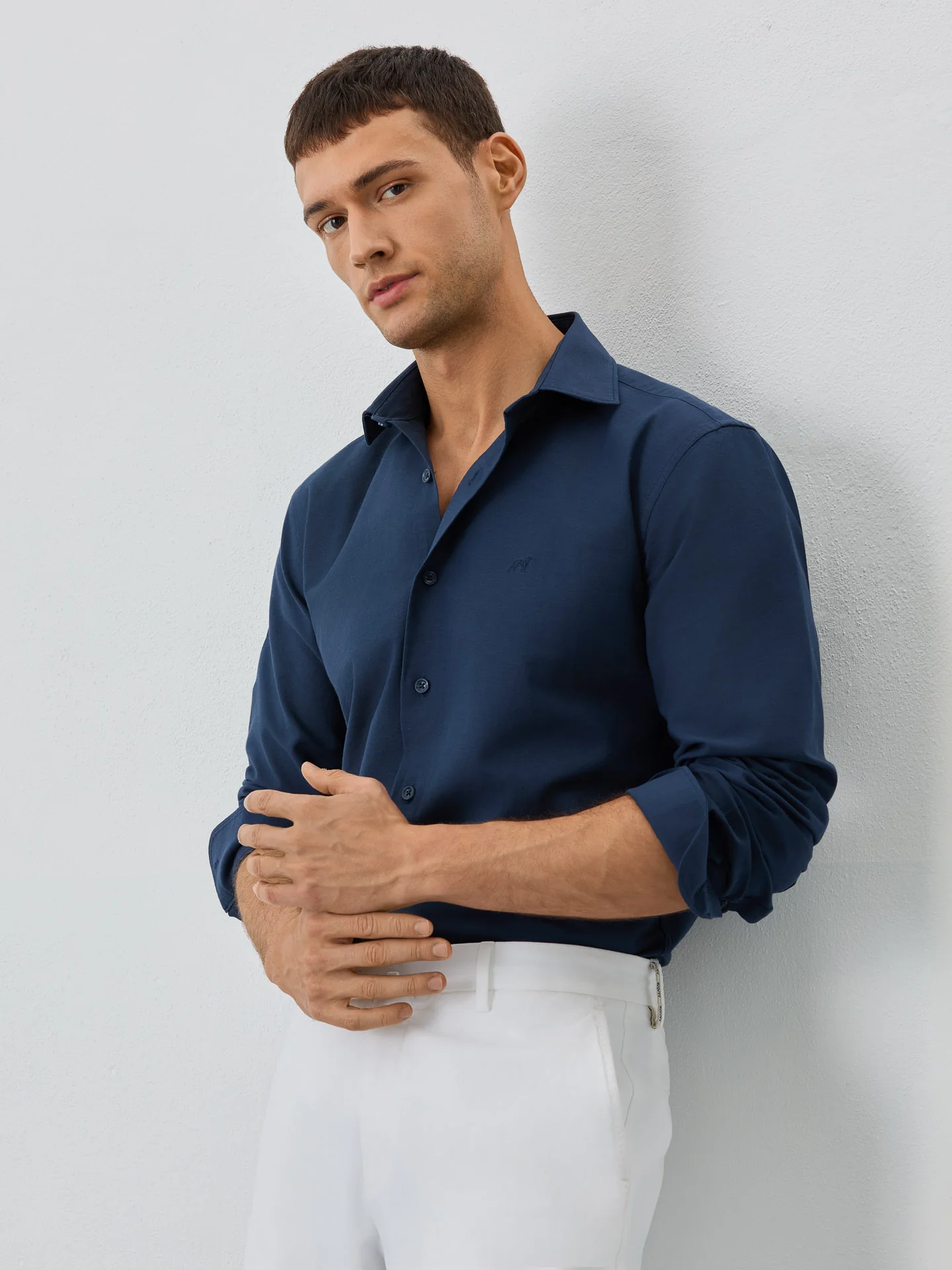 Camisa Slim Fit Com Colarinho Aberto Em Algodão E Elastano - Image 2