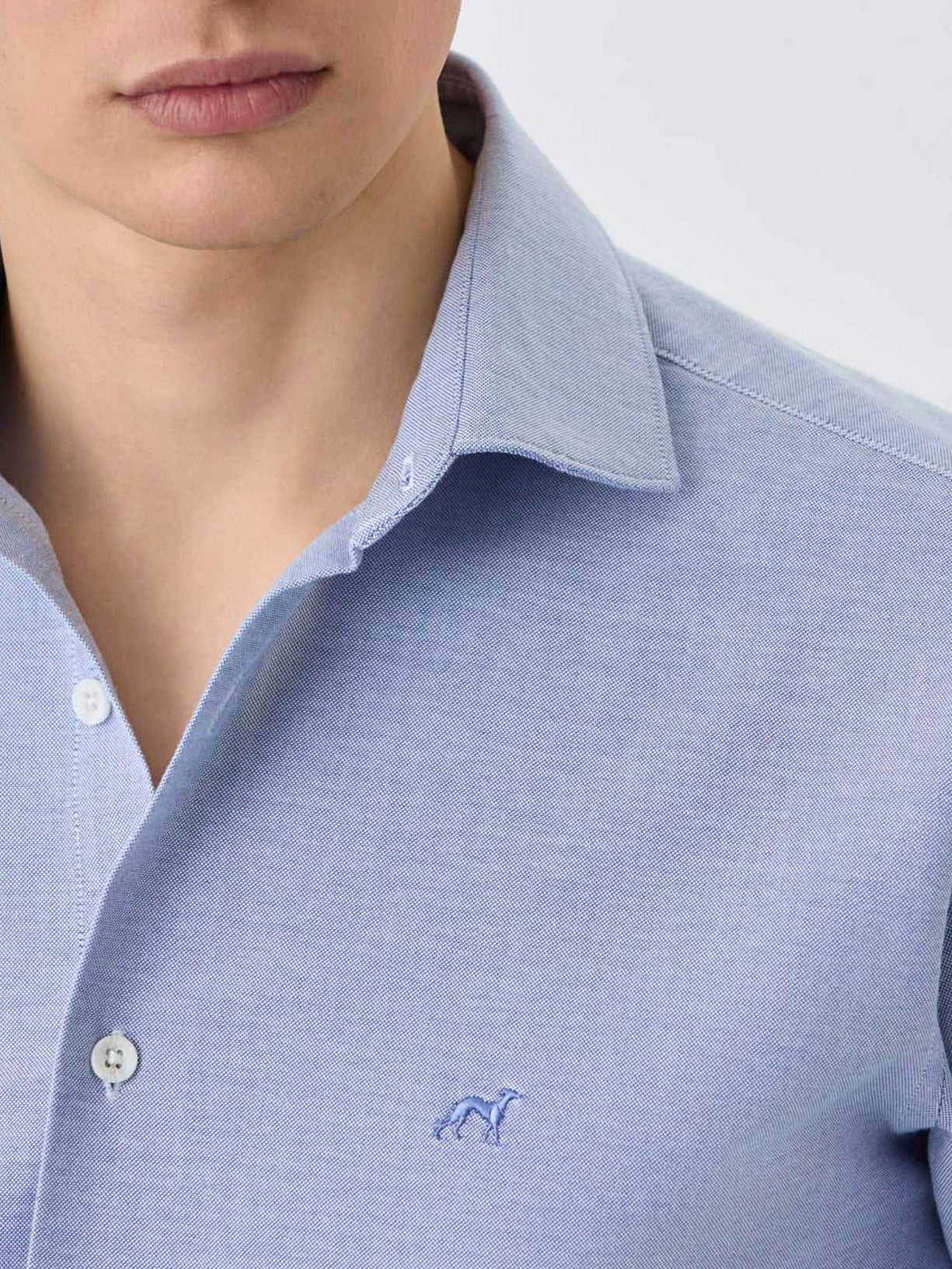 Camisa Slim Fit Com Colarinho Aberto Em Algodão E Elastano
