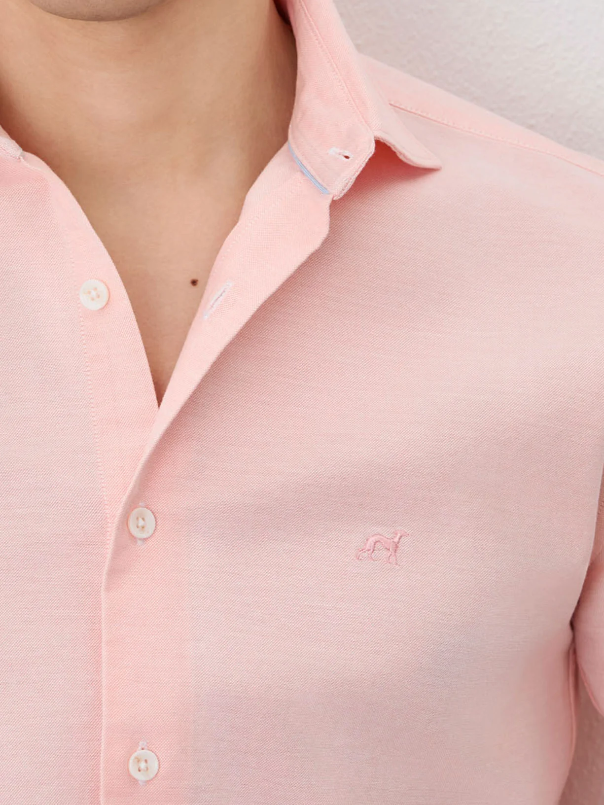 Camisa Slim Fit Com Colarinho Aberto Em Algodão E Elastano - Image 7