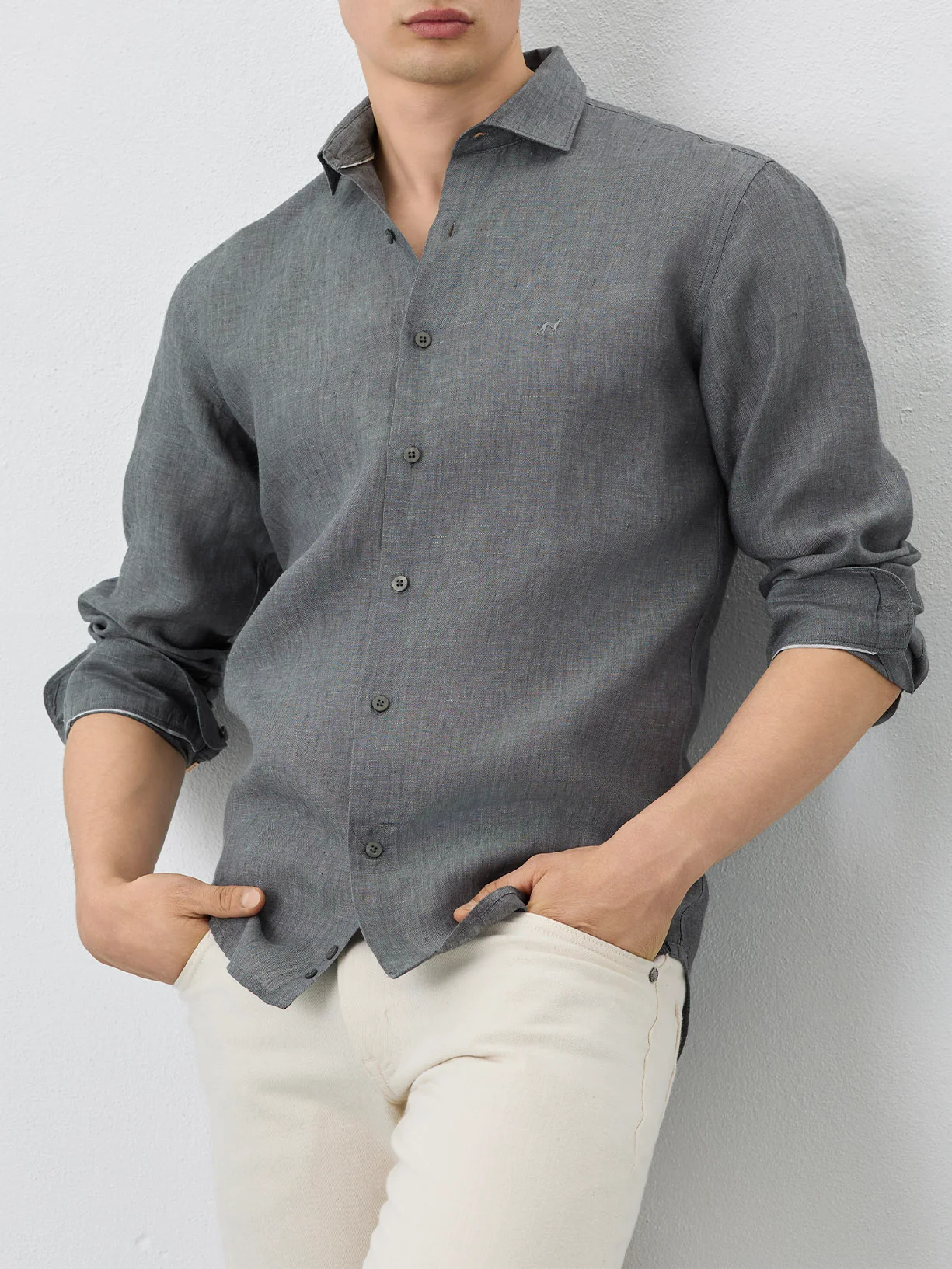 Camisa Slim Fit Com Colarinho Aberto Em Linho