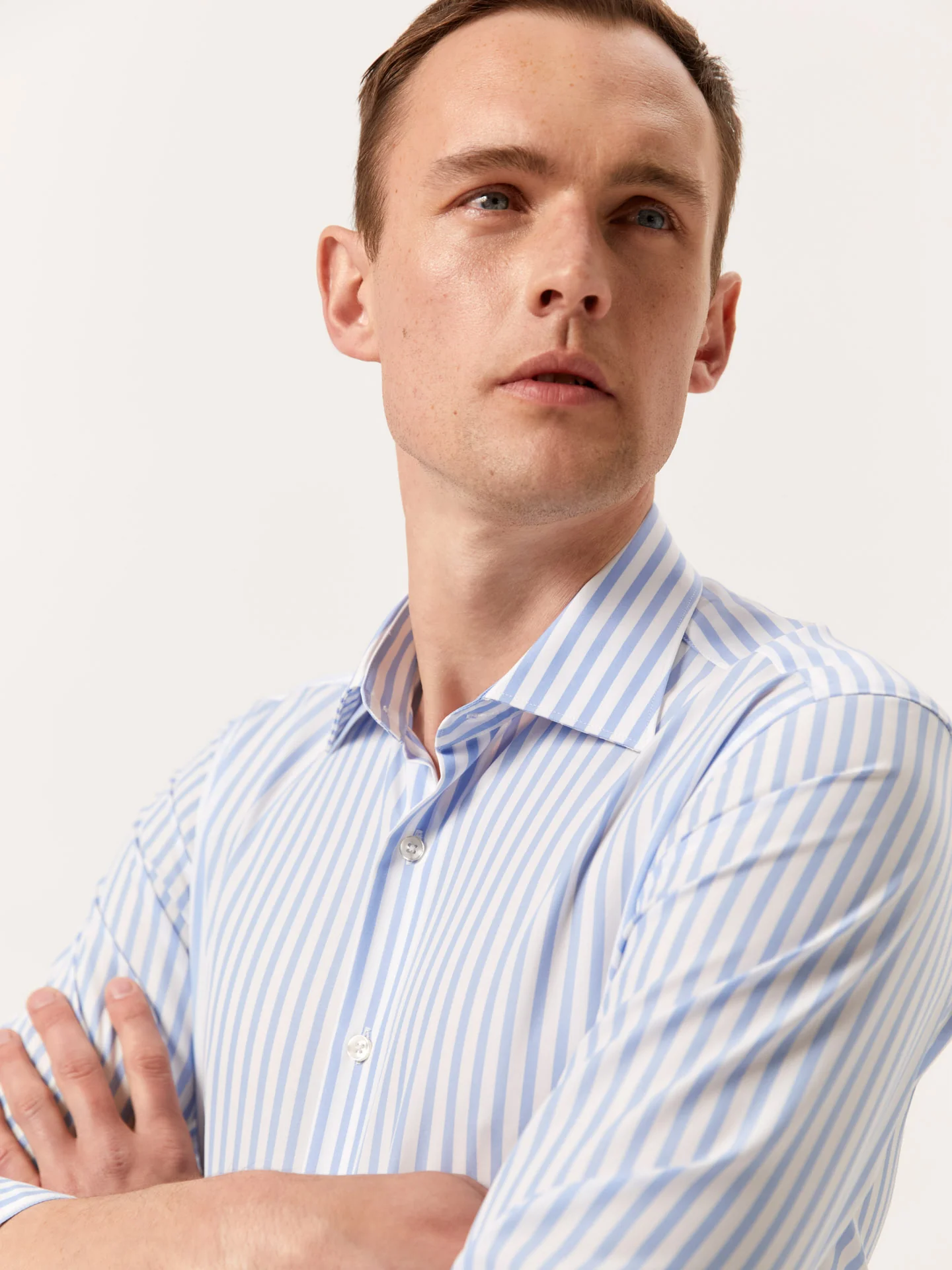 Camisa slim fit de riscas com colarinho Oxford