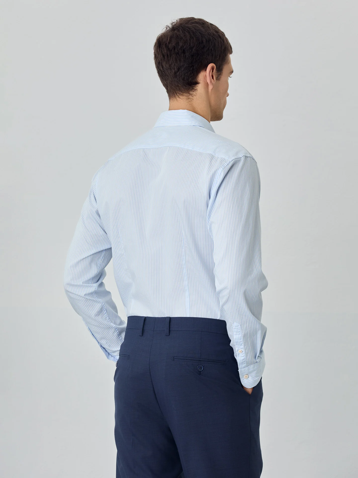 Camisa slim fit em cetim suave de riscas - Image 3