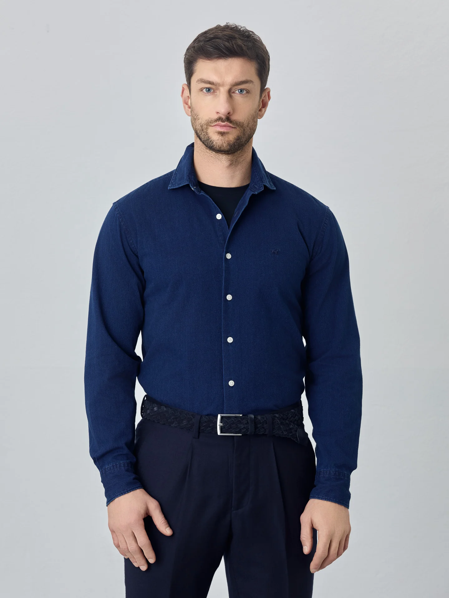 Camisa slim fit em estrutura lavada