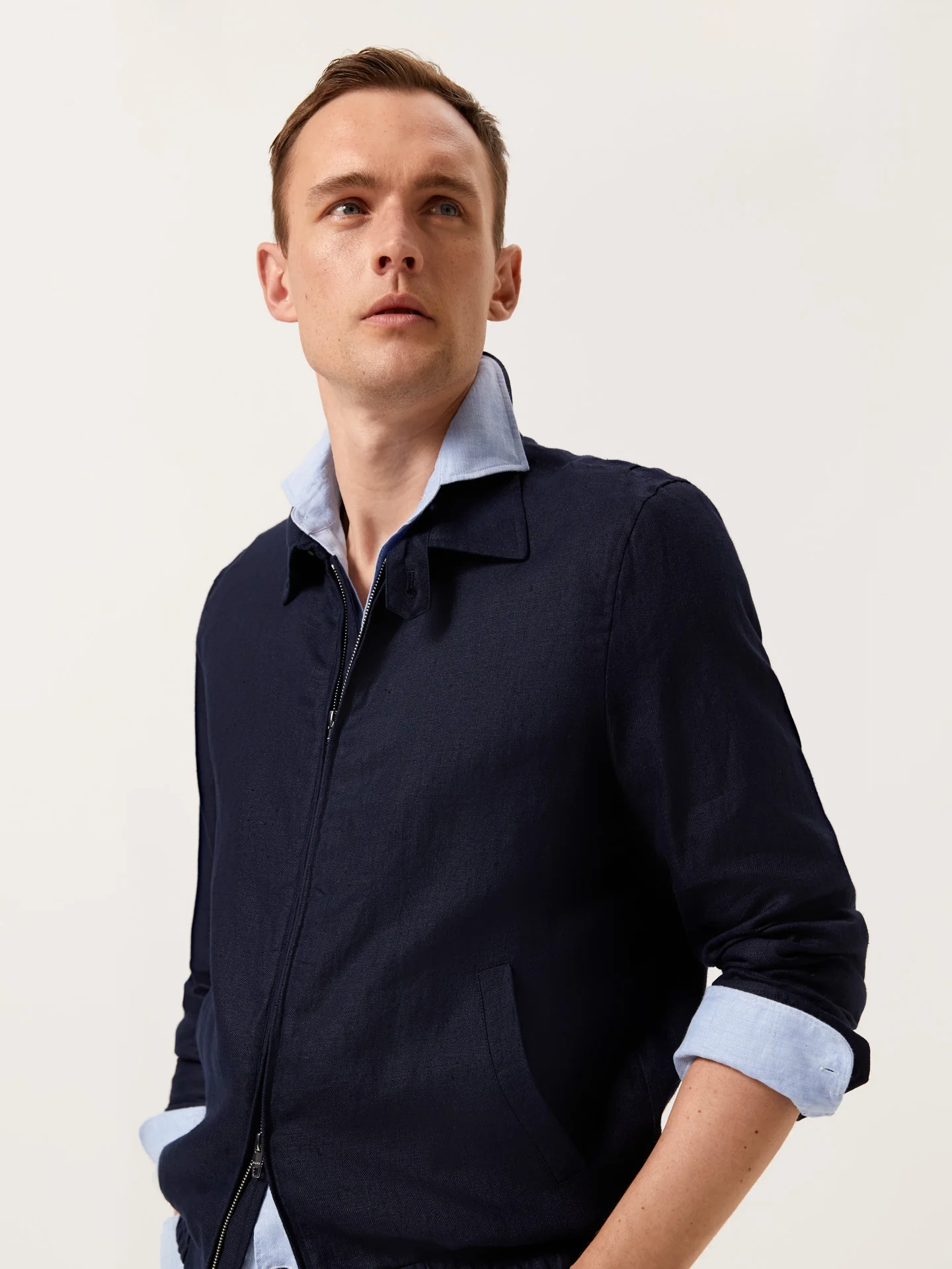 Camisa slim fit em linho espinha com gola Newport