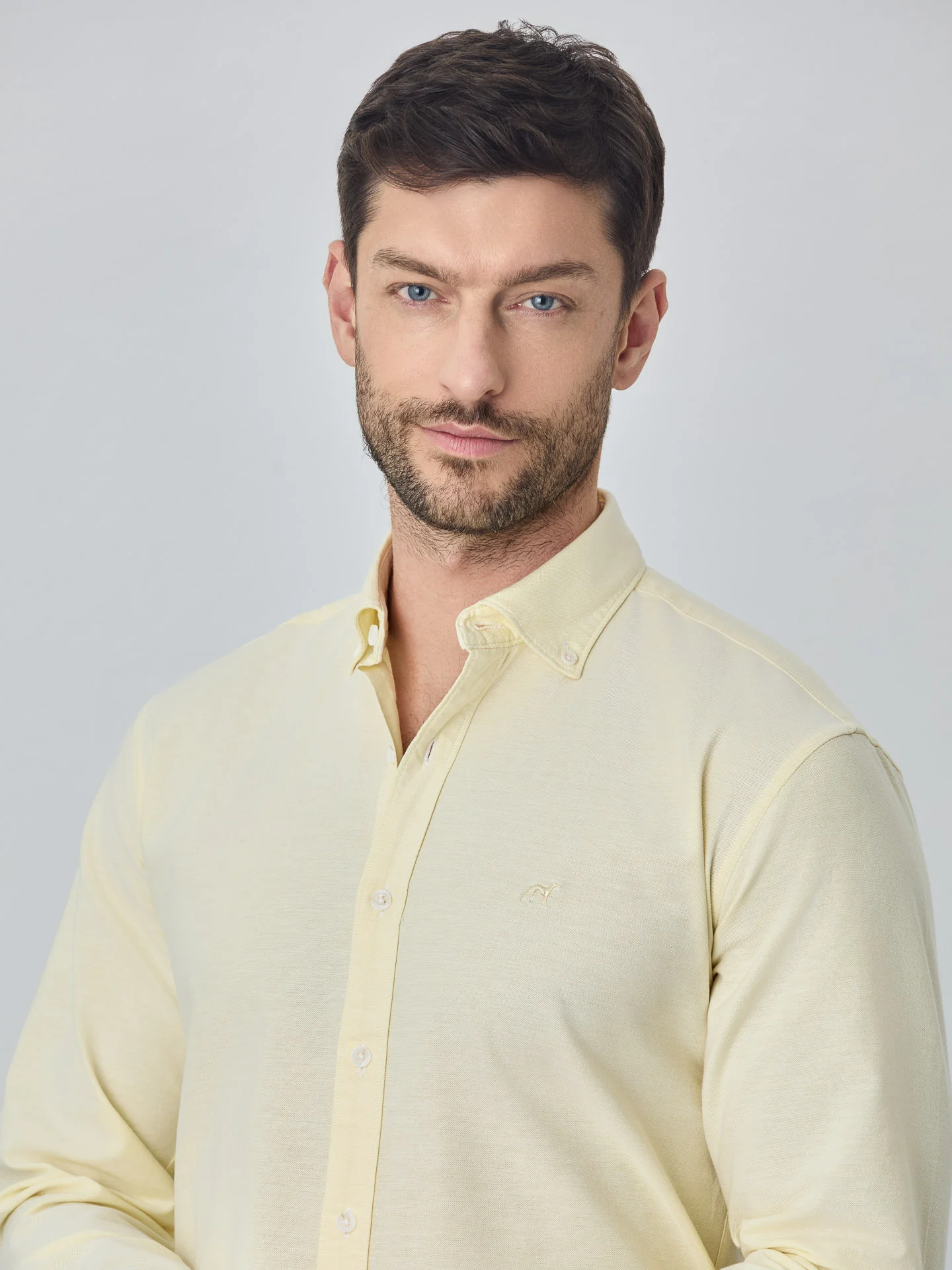 Camisa slim fit em oxford liso 100% algodão BCI - Image 14