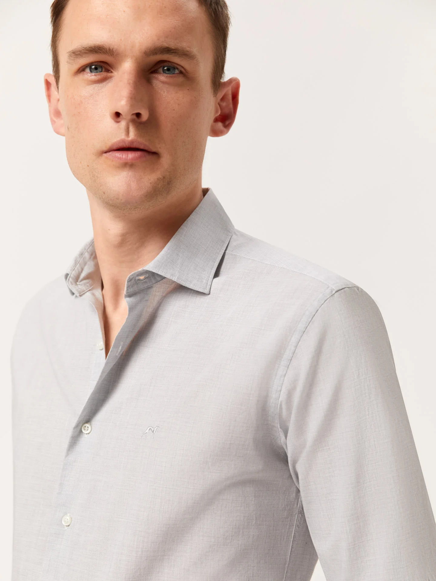 Camisa slim fit em popeline de algodão Houndstooth com colarinho aberto - Image 2