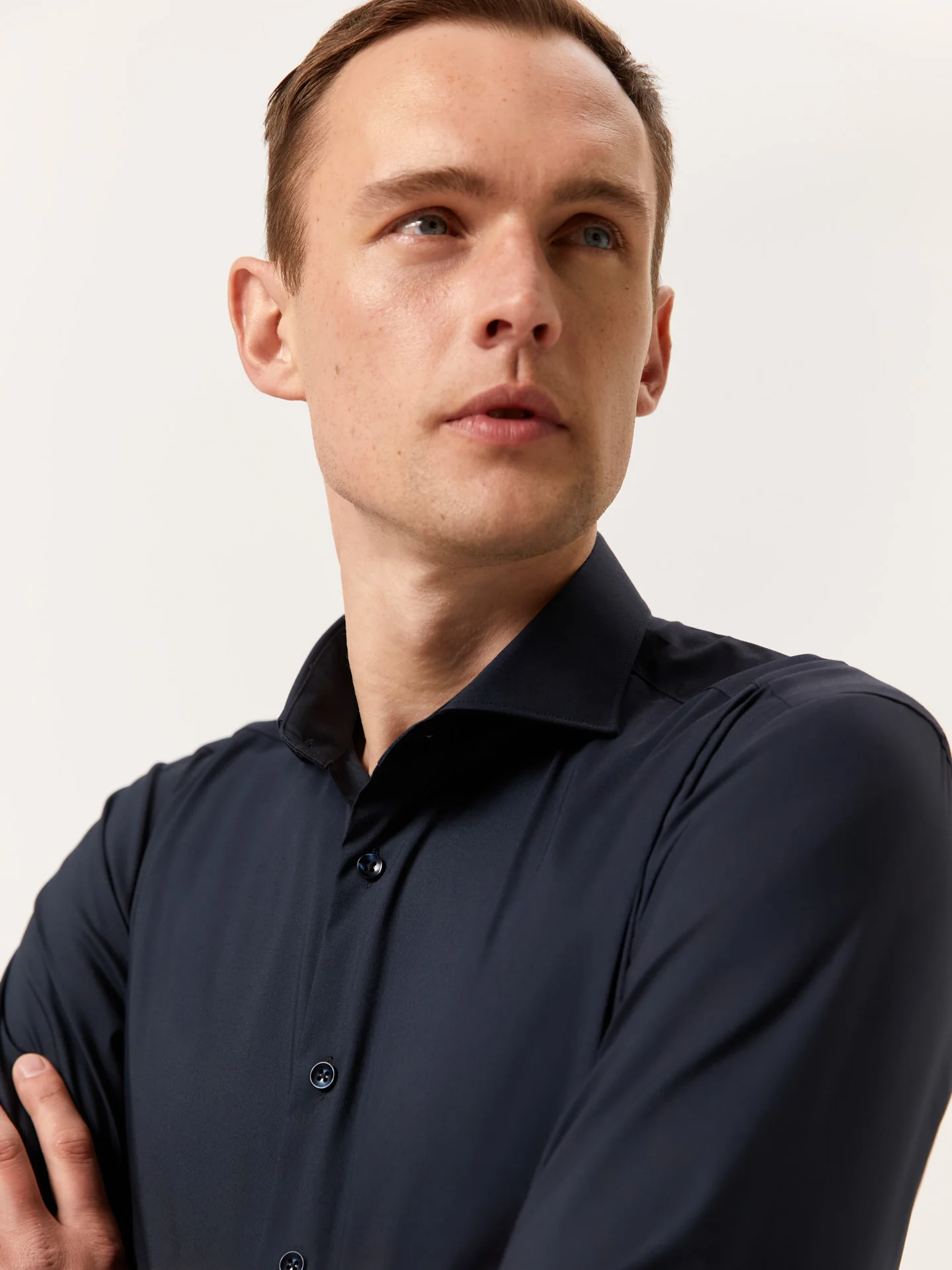 Camisa slim fit Performance em popeline com colarinho de Dublin - Image 10