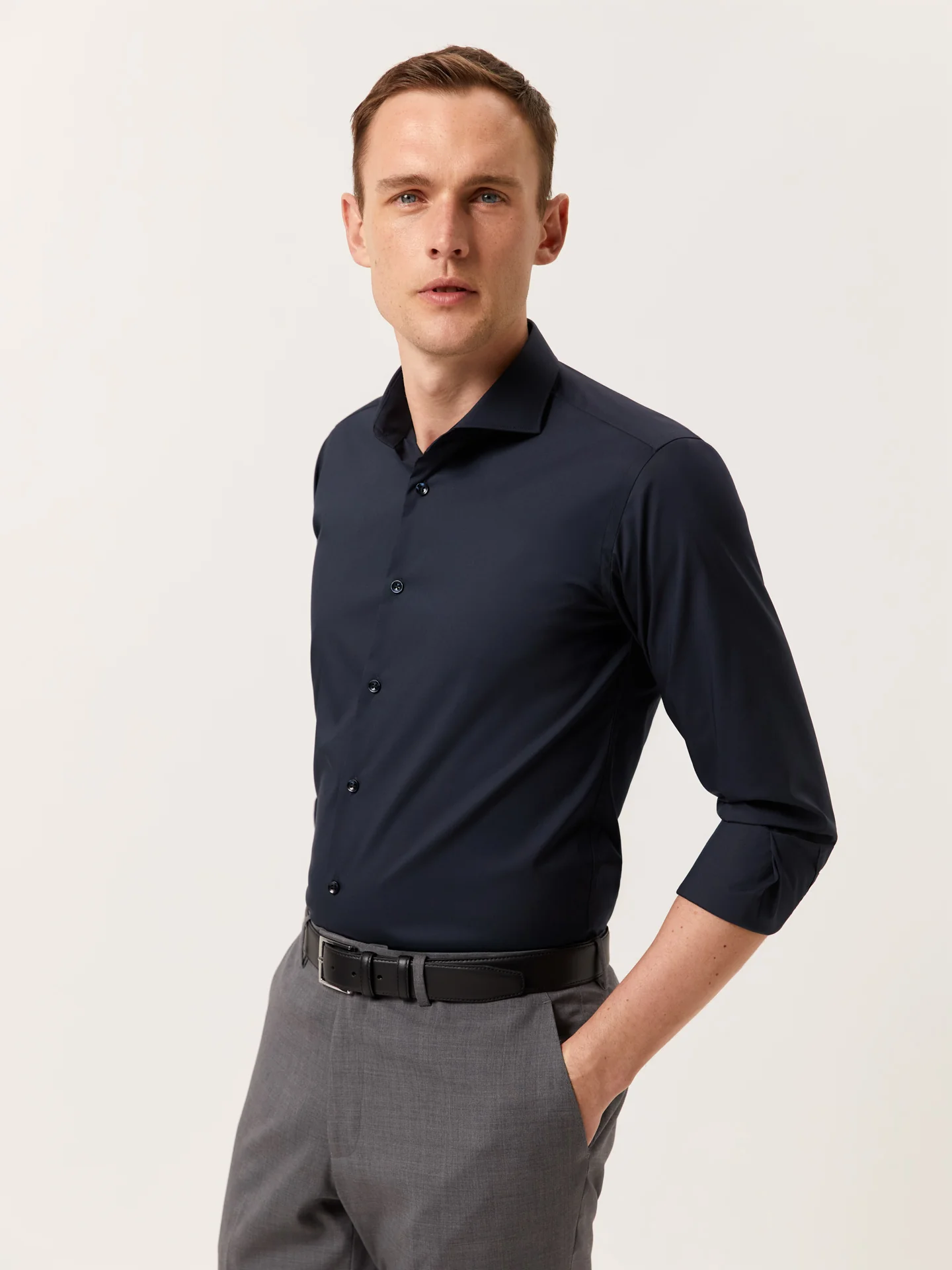 Camisa slim fit Performance em popeline com colarinho de Dublin - Image 11