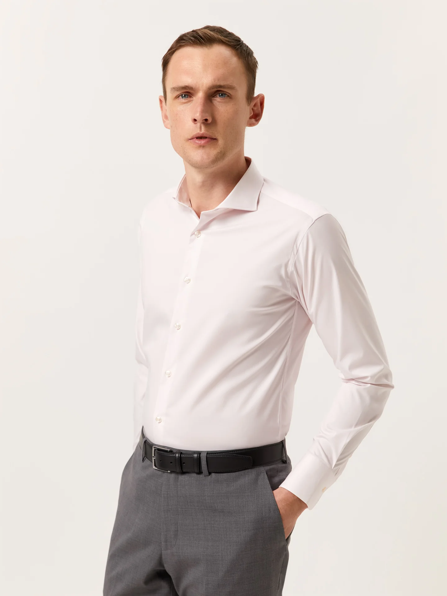 Camisa slim fit Performance em popeline com colarinho de Dublin - Image 14