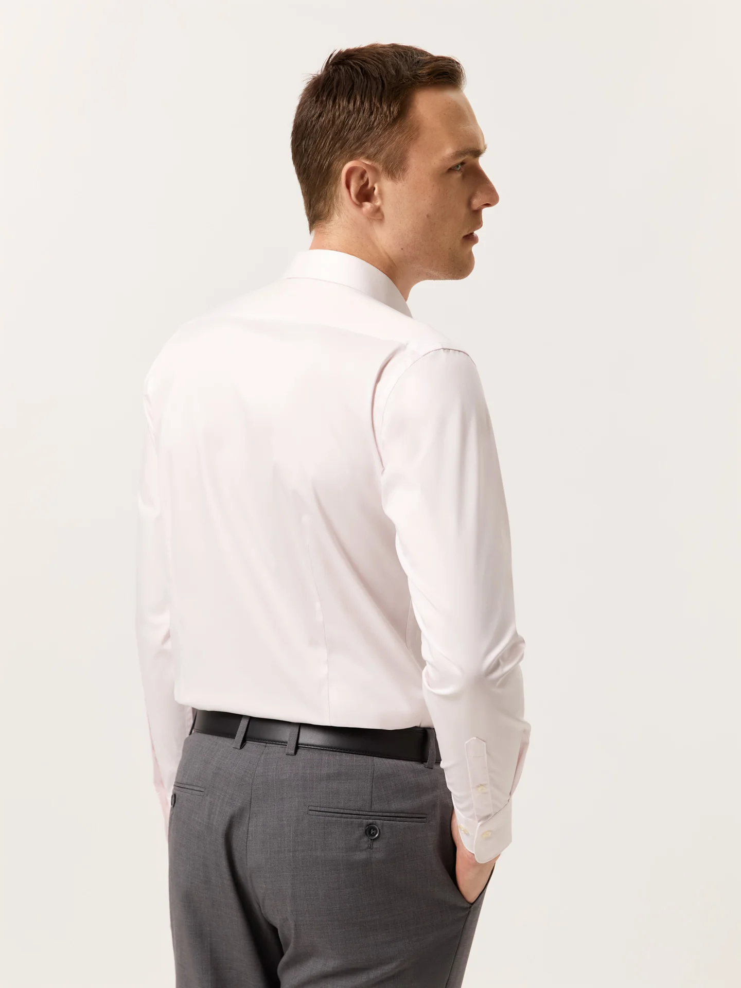 Camisa slim fit Performance em popeline com colarinho de Dublin - Image 16