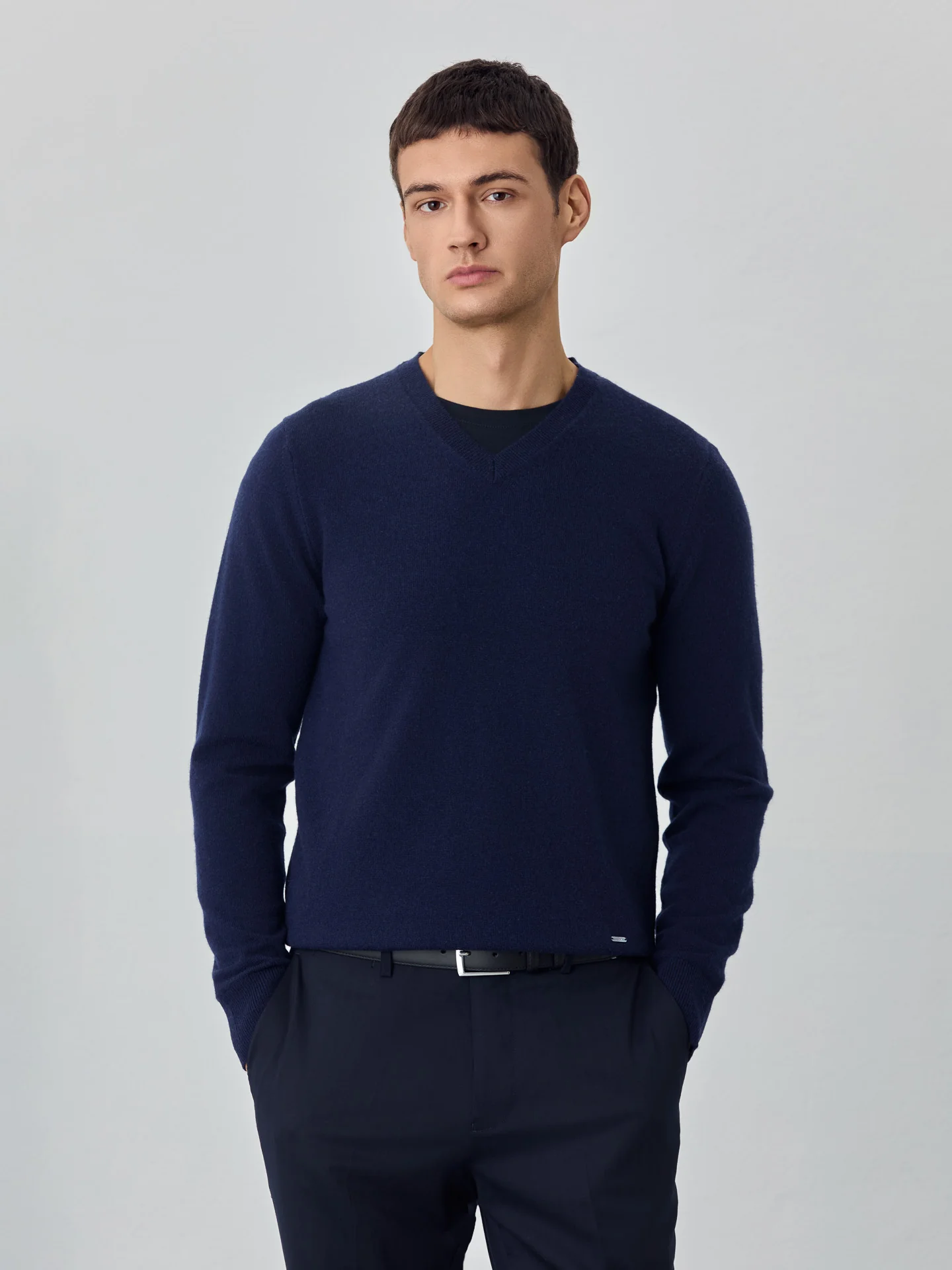 Camisola de decote em v de manga comprida lavável na máquina em mistura de lambswool - Image 4
