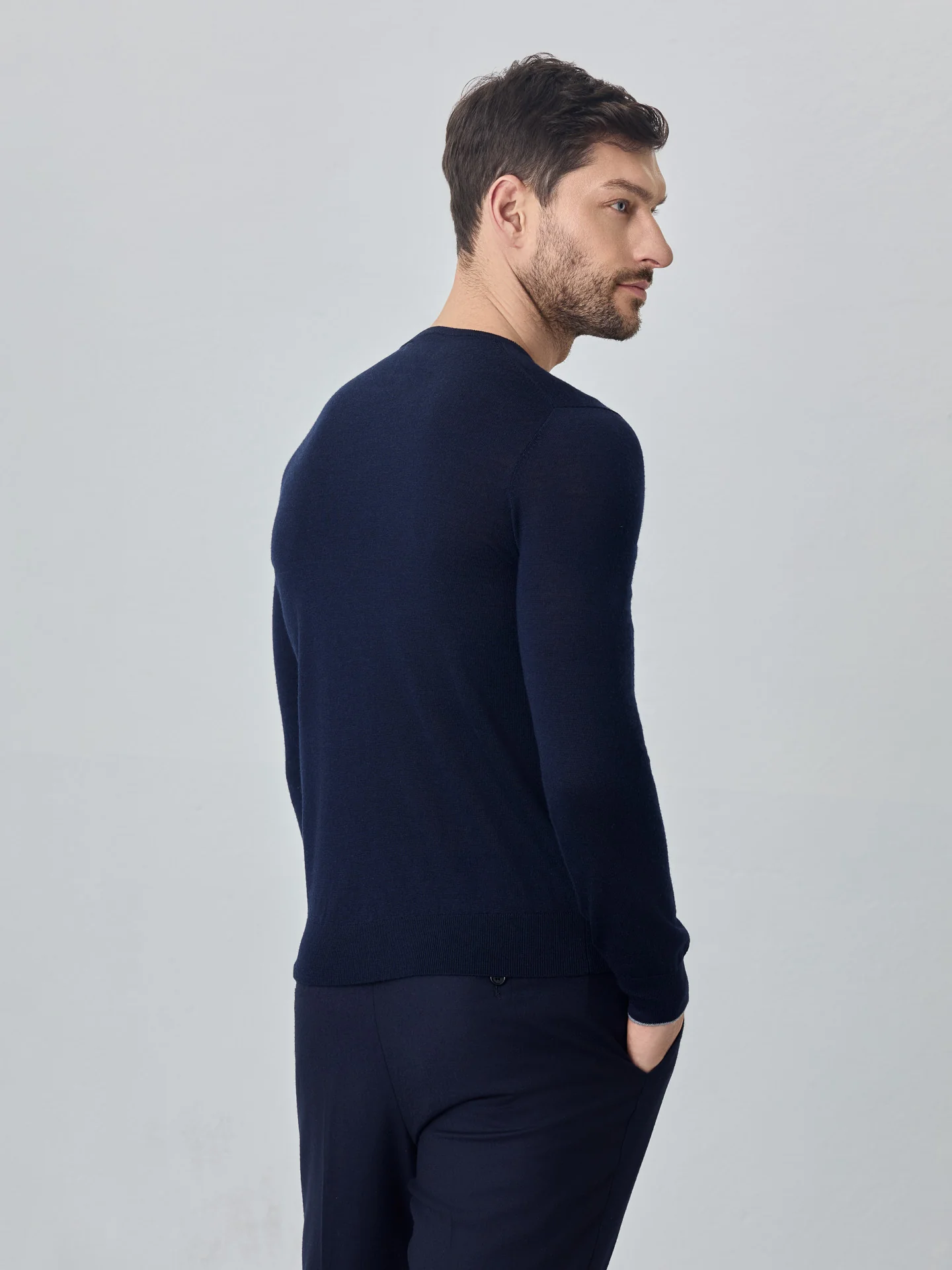 Camisola de decote redondo de manga comprida em lã merino extra fina - Image 9