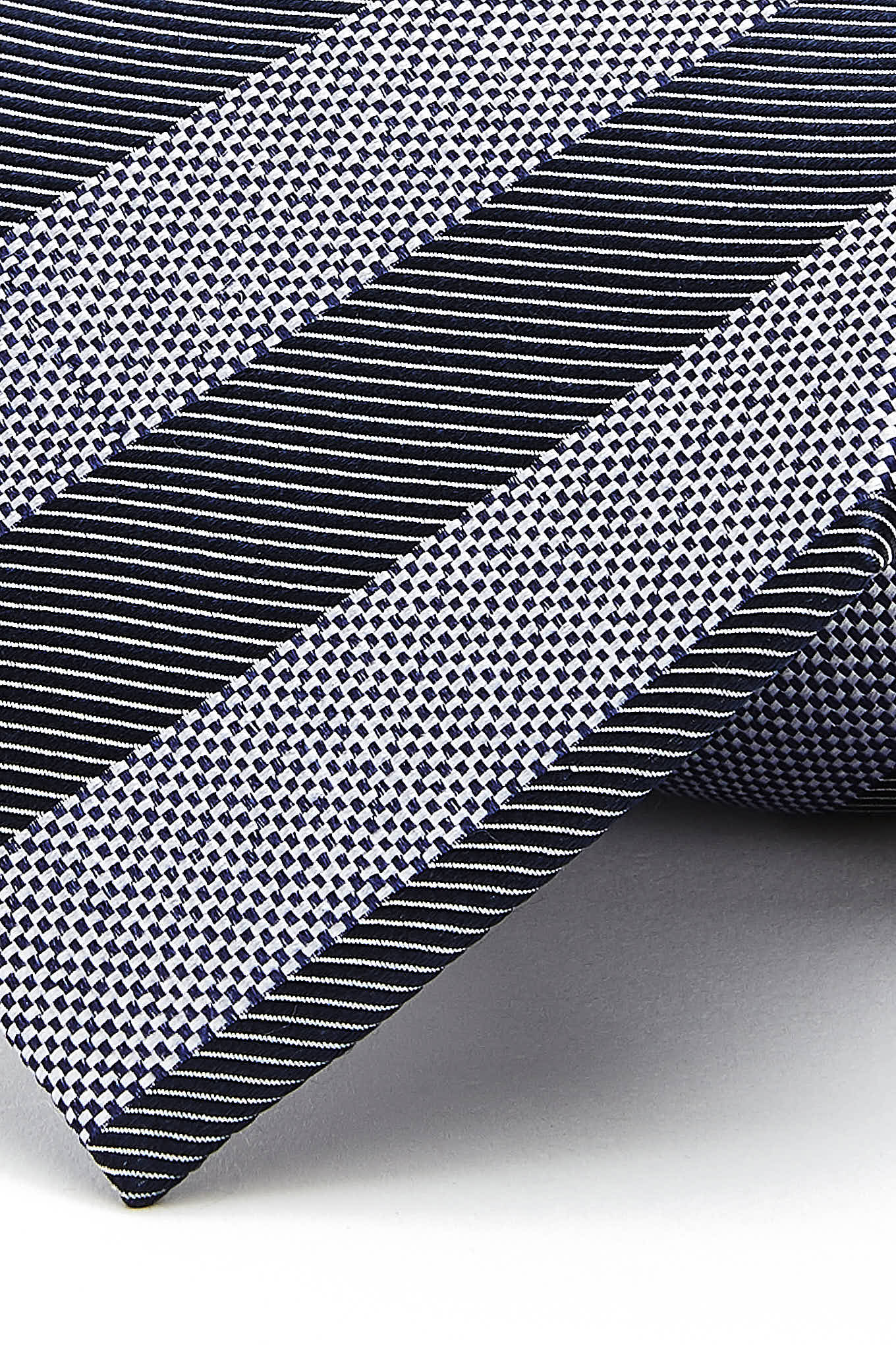 Gravata Padrão de Riscas 100% seda 8cm - Image 6