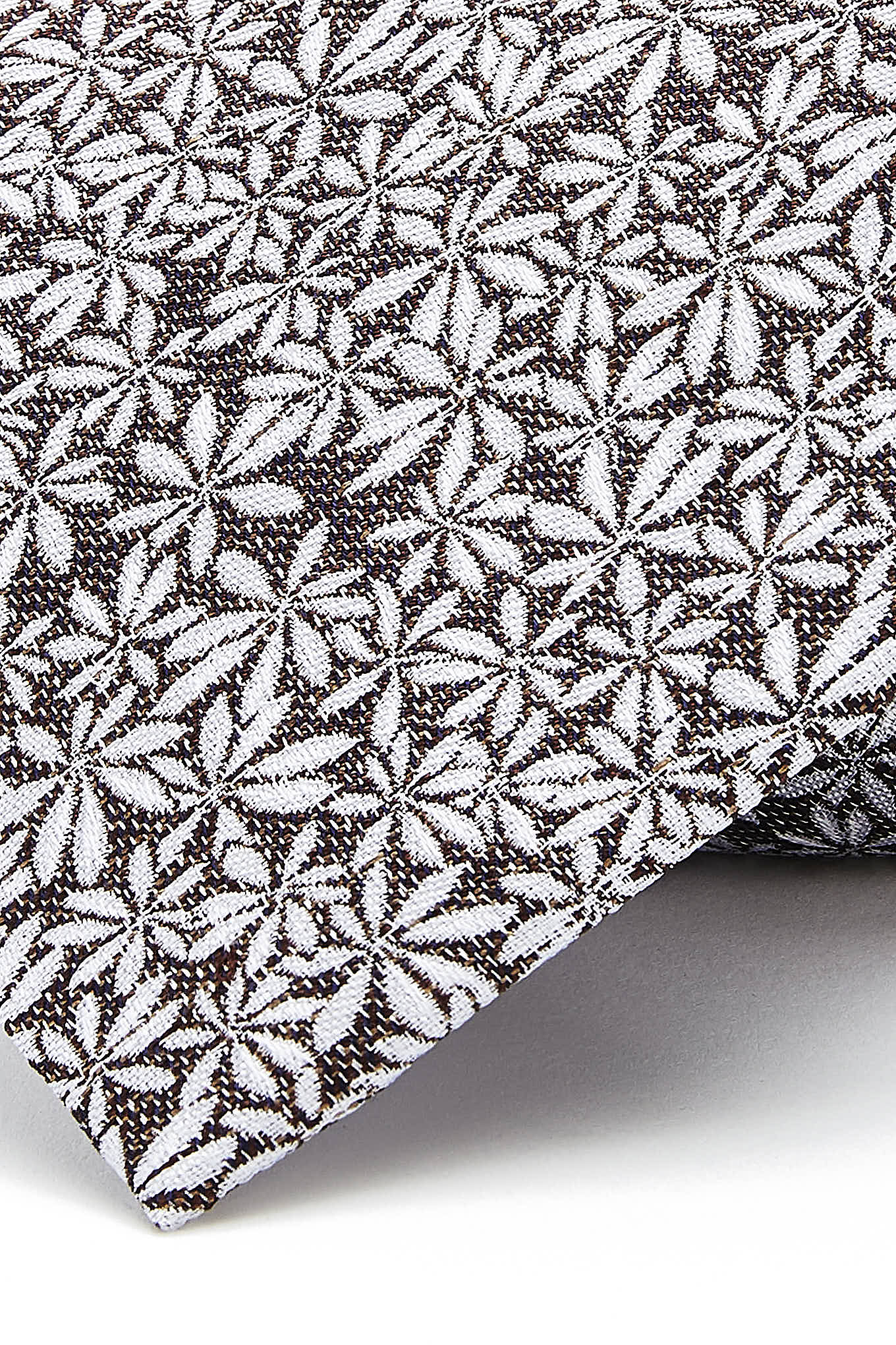 Gravata Padrão Floral 100% Seda 8cm - Image 4