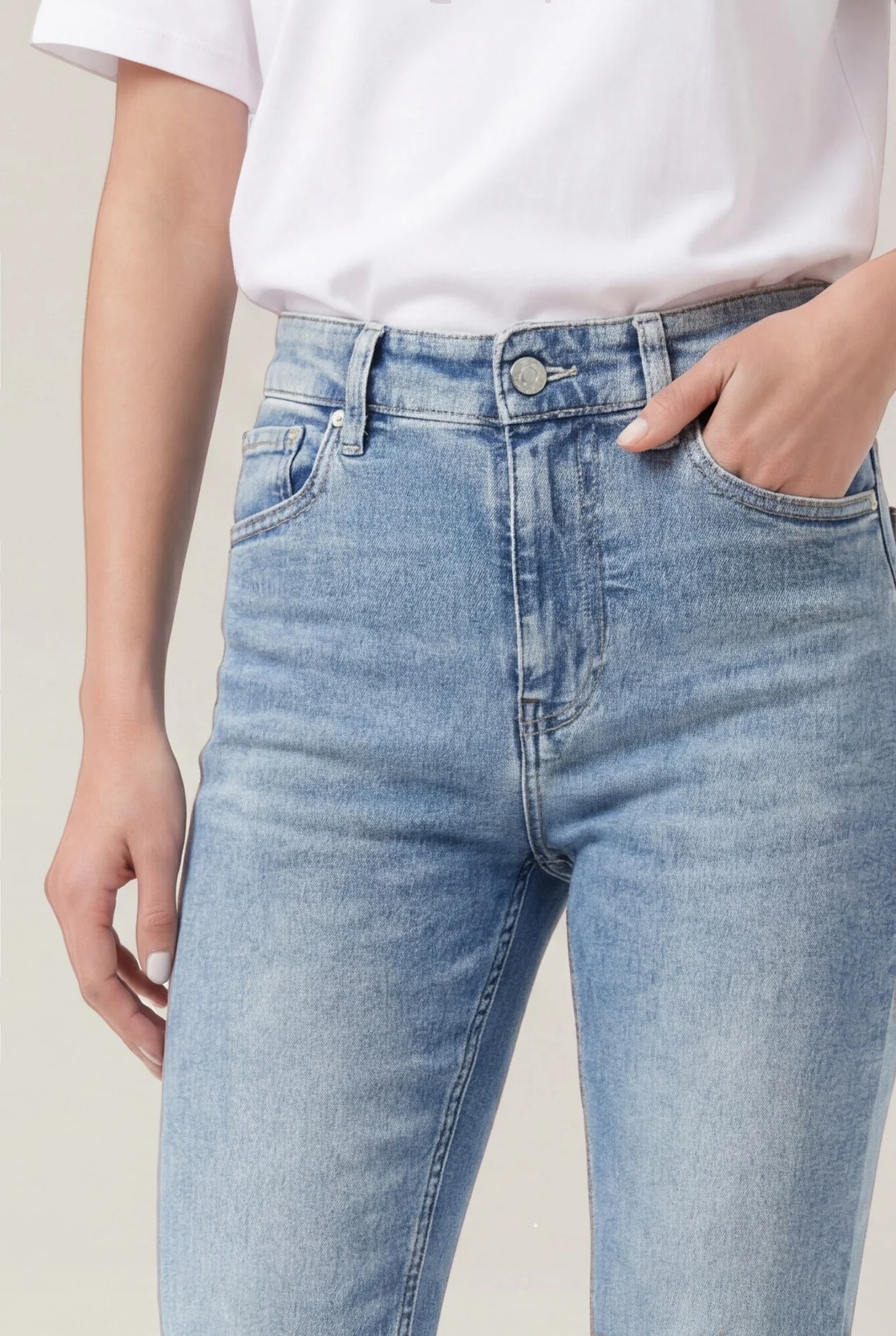 Jeans Slim Fit De Cintura Regular Em Mistura De Algodão - Image 3
