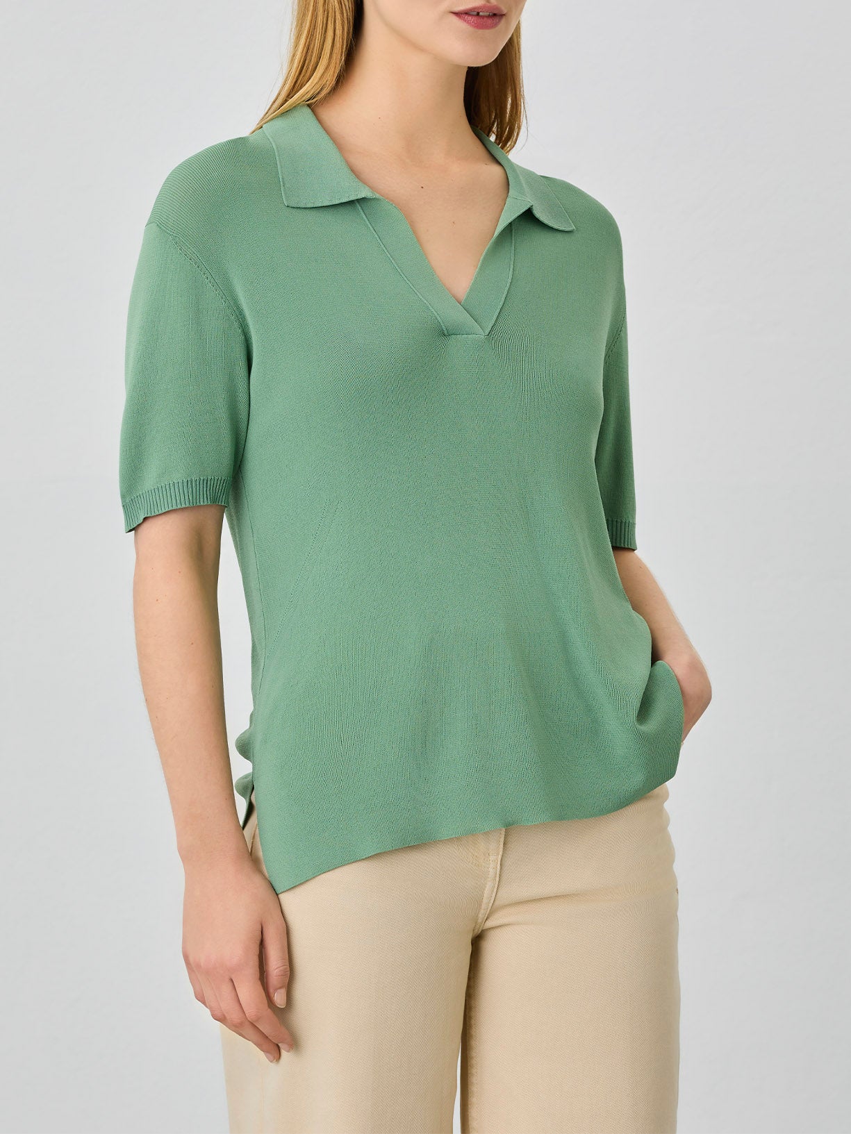 Polo De Malha Com Decote Em V Em Mistura De Viscose - Image 2