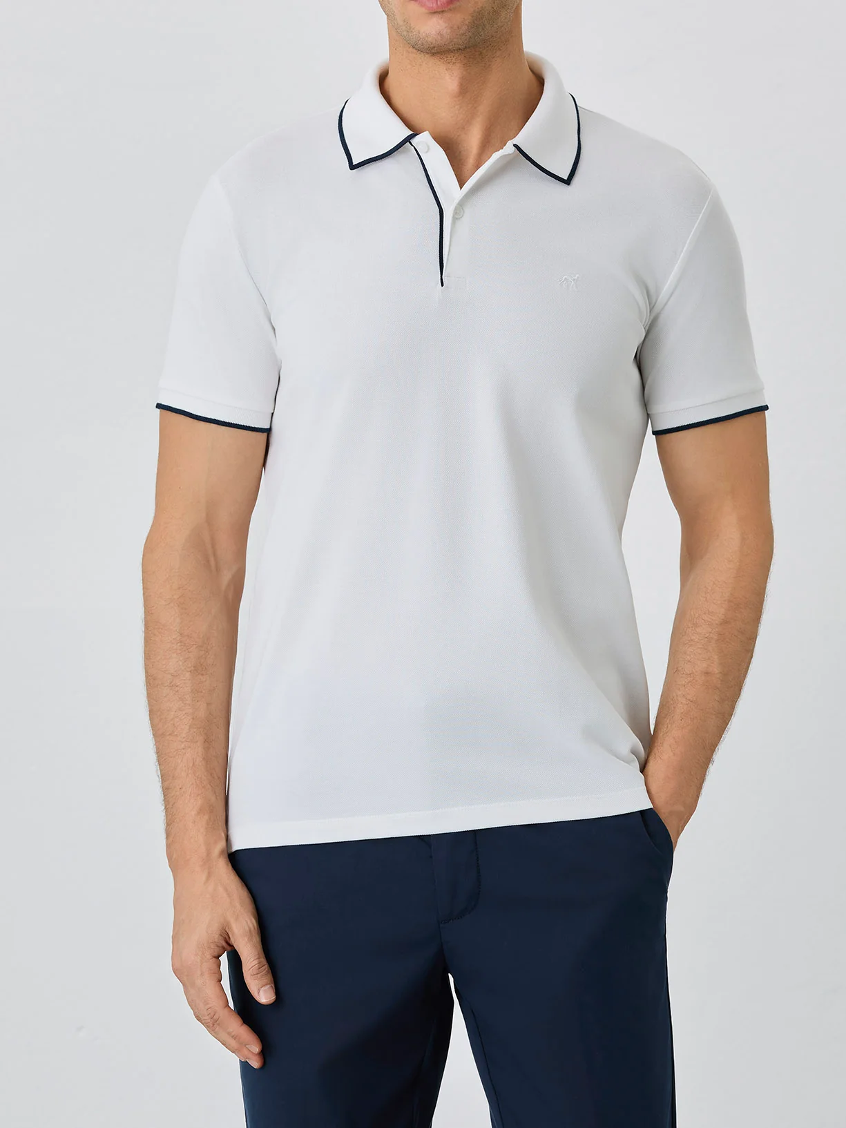 Polo Piqué Slim Fit Com Logo Bordado Em Mistura De Algodão - Image 4