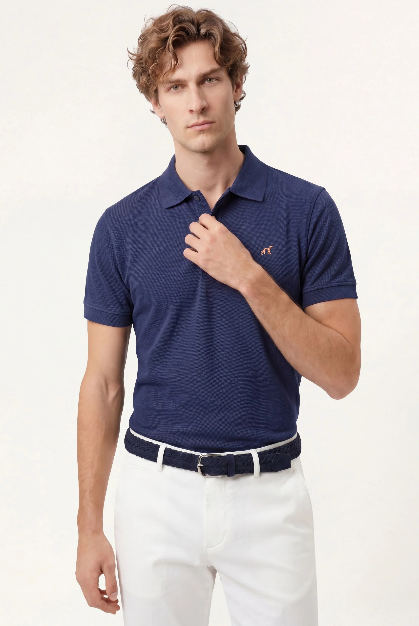 Polo Regular Fit Em Piqué Stretch Com Detalhes Contrastantes E Print Na Parte Inferior Da Gola