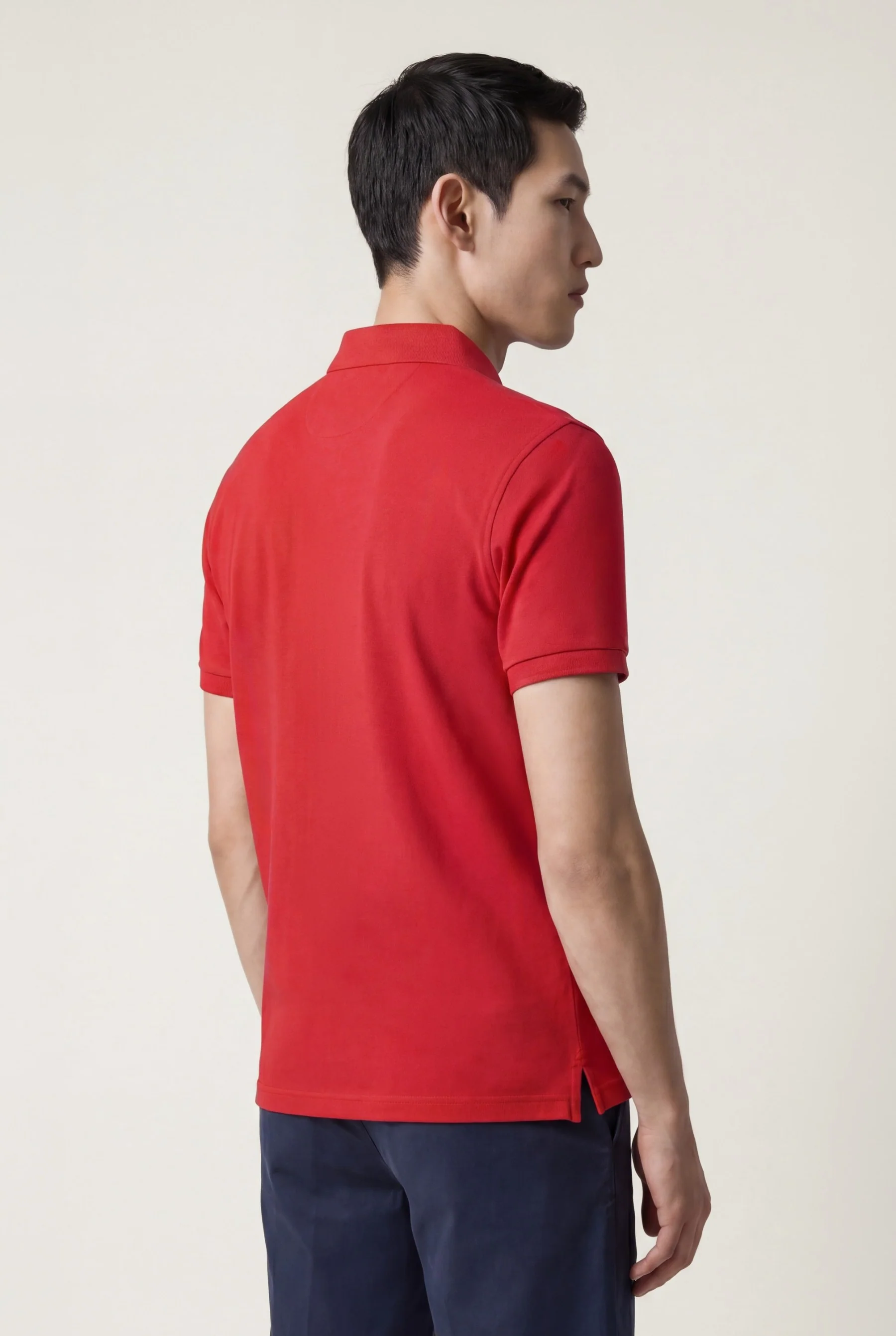 Polo Regular Fit Em Piqué Stretch Com Detalhes Contrastantes E Print Na Parte Inferior Da Gola - Image 19